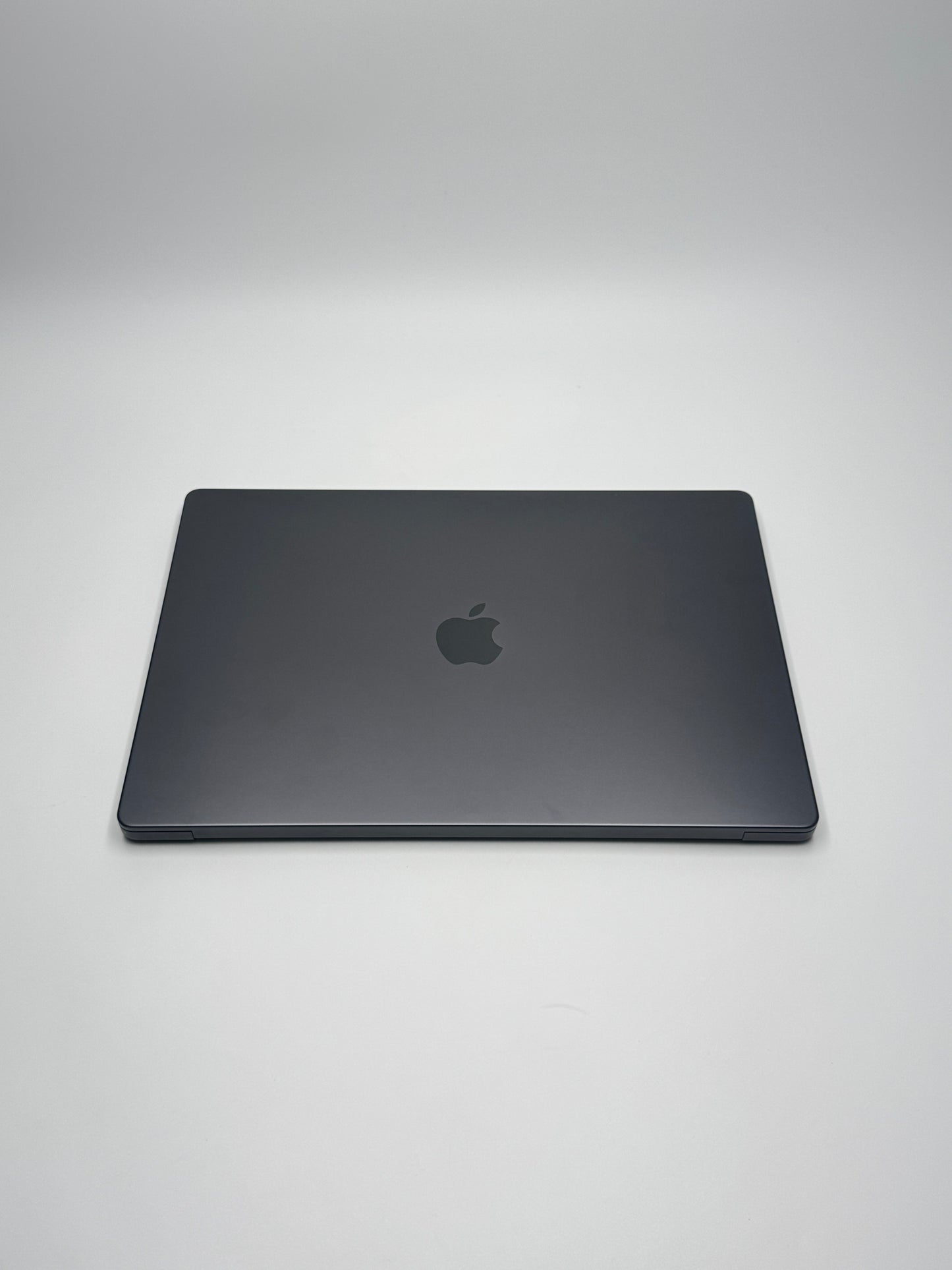 Apple MacBook Pro 16 Zoll | M3 Pro | 2023 | 1 TB SSD | 18 GB RAM | Space Schwarz