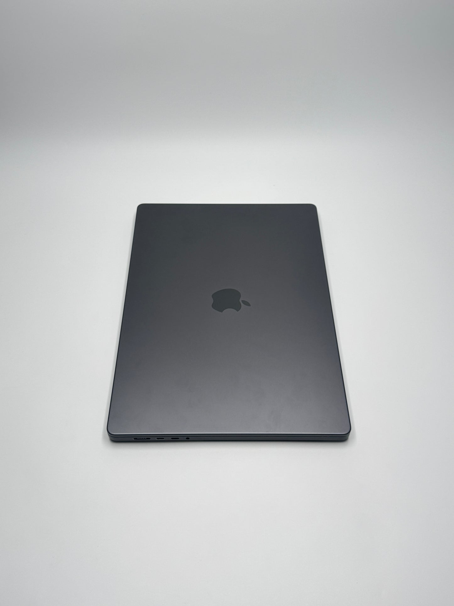 Apple MacBook Pro 16 Zoll | M3 Pro | 2023 | 1 TB SSD | 18 GB RAM | Space Schwarz