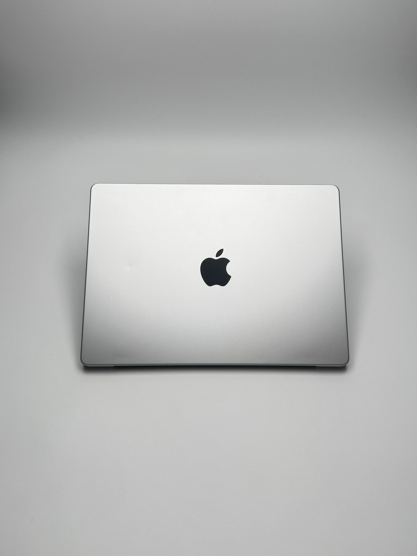 Apple MacBook Pro 14 Zoll | M3 | 2023 | 512 GB SSD | 8 GB RAM | Space Grau