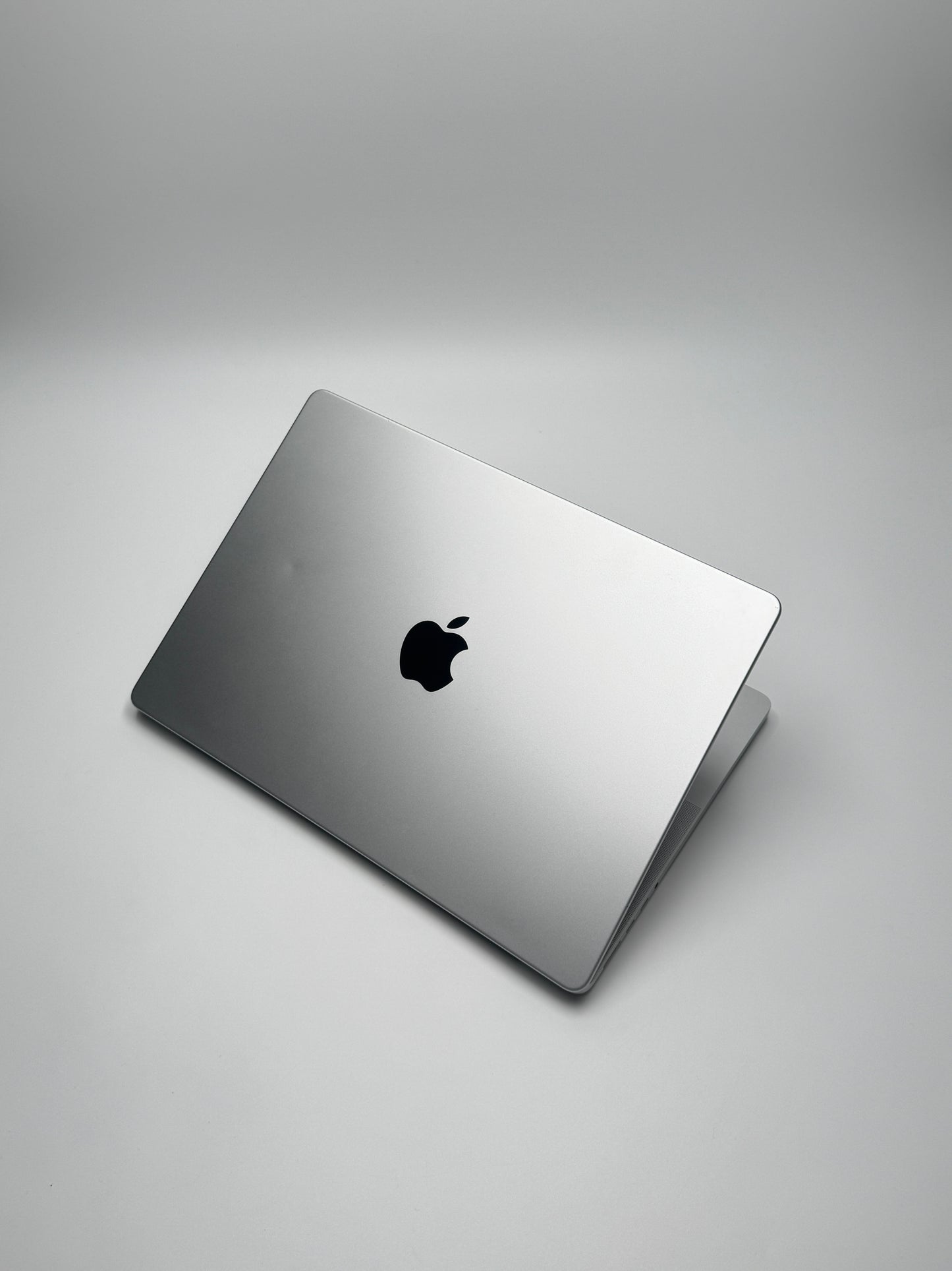 Apple MacBook Pro 14 Zoll | M3 | 2023 | 512 GB SSD | 8 GB RAM | Space Grau