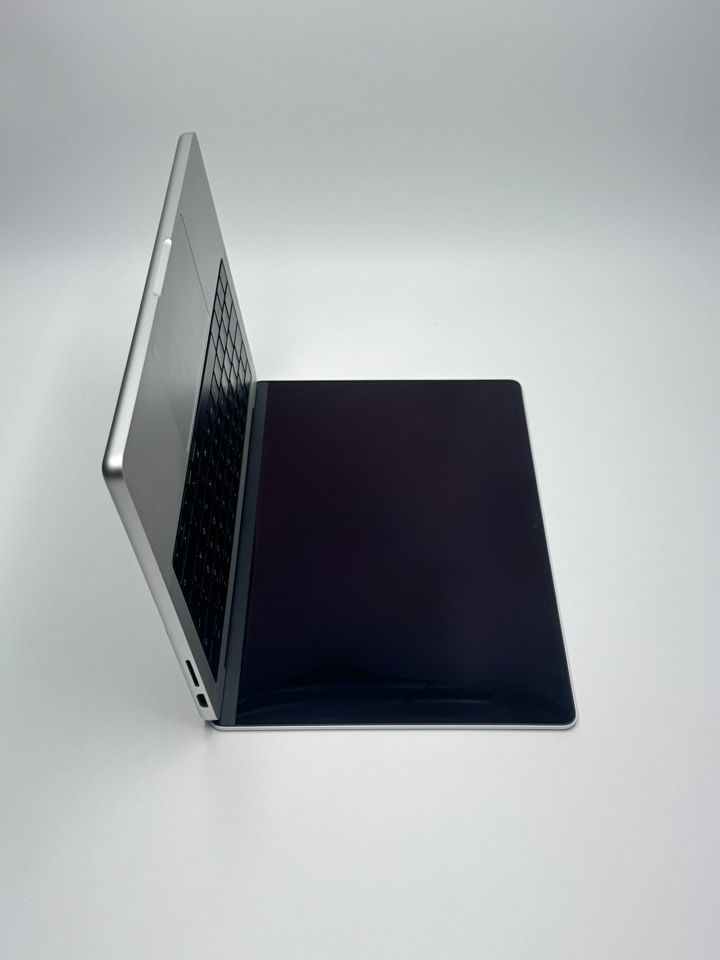 Apple MacBook Pro 14 Zoll | M3 | 2023 | 512 GB SSD | 8 GB RAM | Space Grau