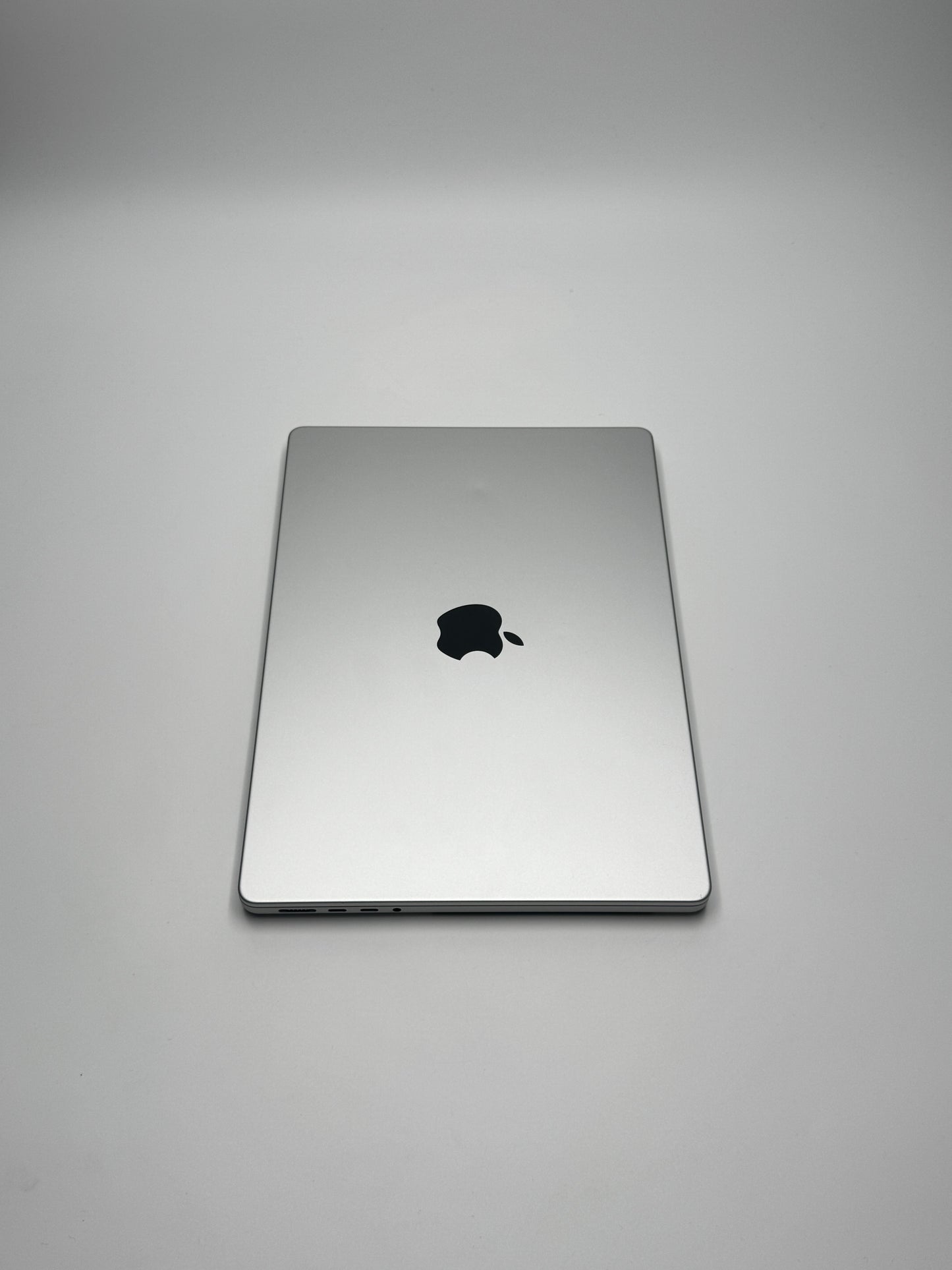 Apple MacBook Pro 14 Zoll | M3 | 2023 | 512 GB SSD | 8 GB RAM | Space Grau