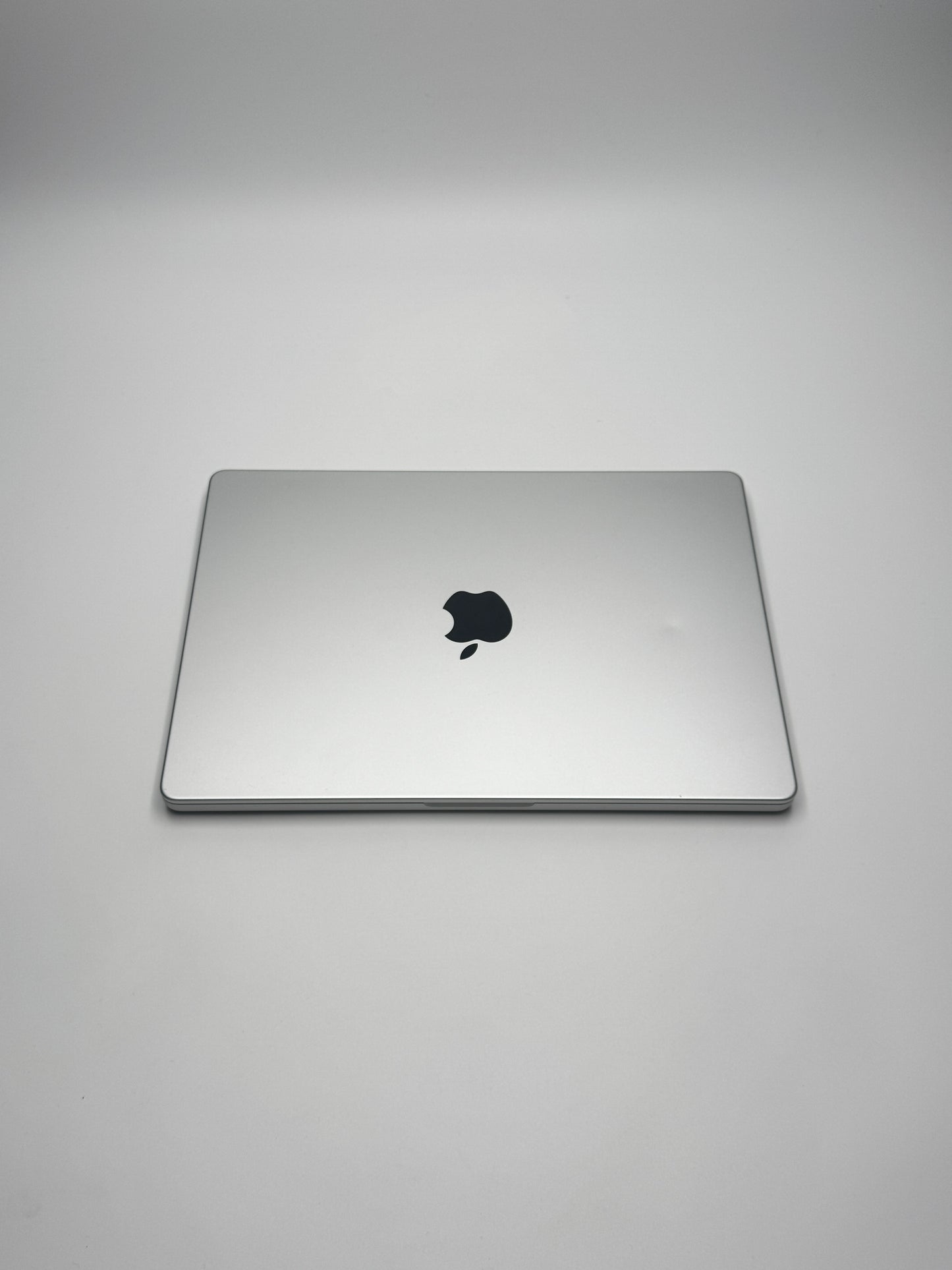 Apple MacBook Pro 14 Zoll | M3 | 2023 | 512 GB SSD | 8 GB RAM | Space Grau