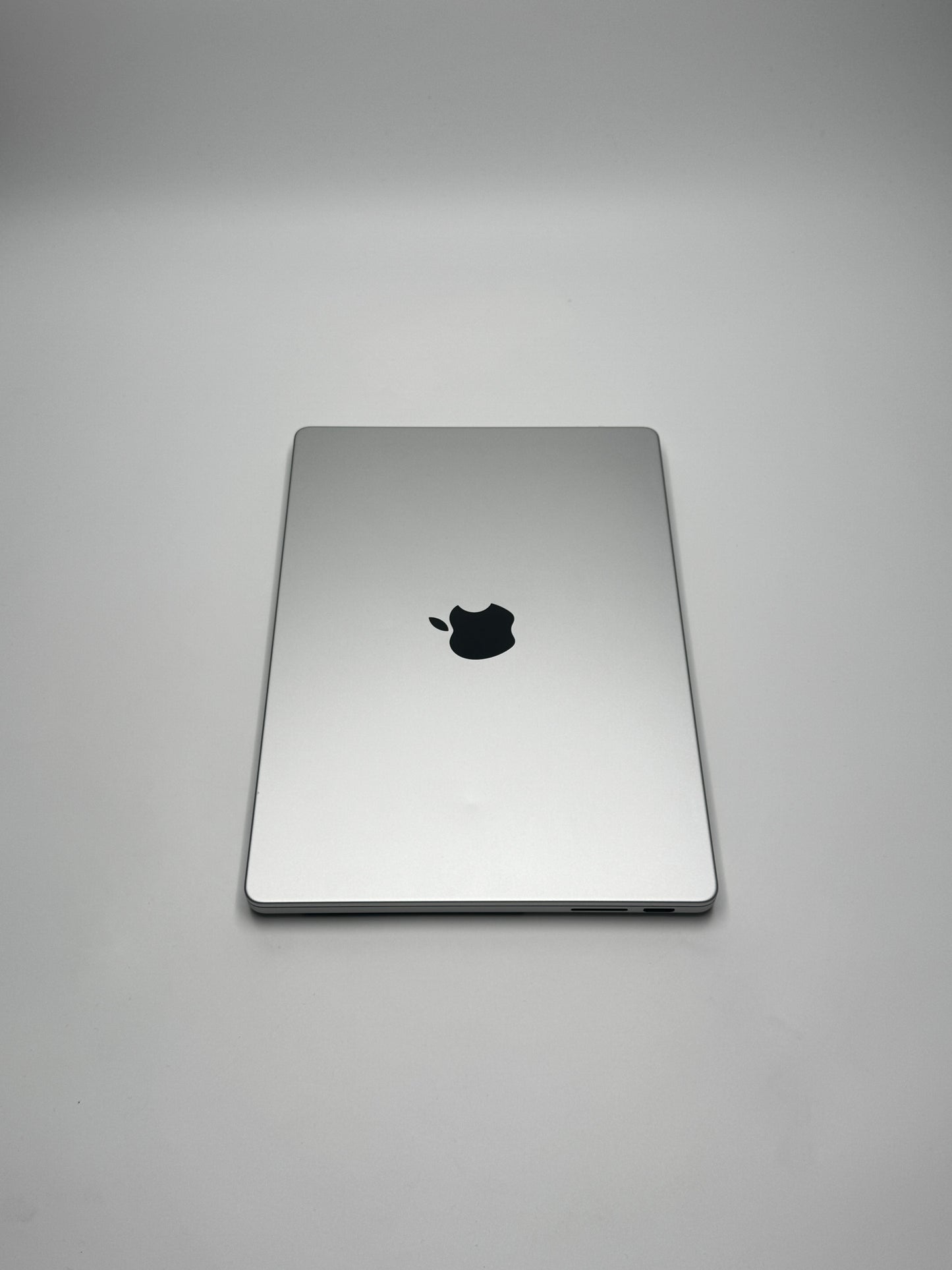 Apple MacBook Pro 14 Zoll | M3 | 2023 | 512 GB SSD | 8 GB RAM | Space Grau