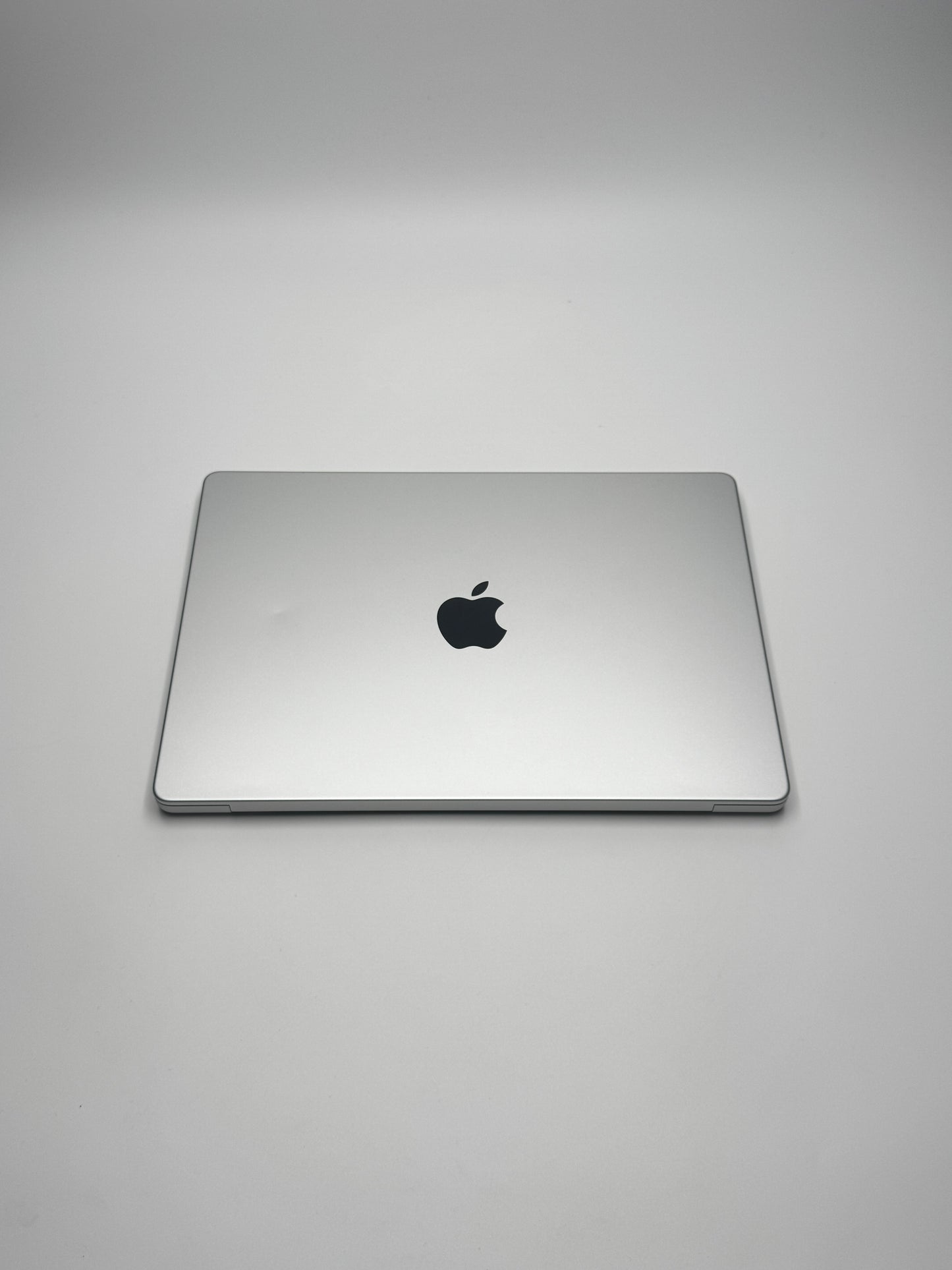 Apple MacBook Pro 14 Zoll | M3 | 2023 | 512 GB SSD | 8 GB RAM | Space Grau