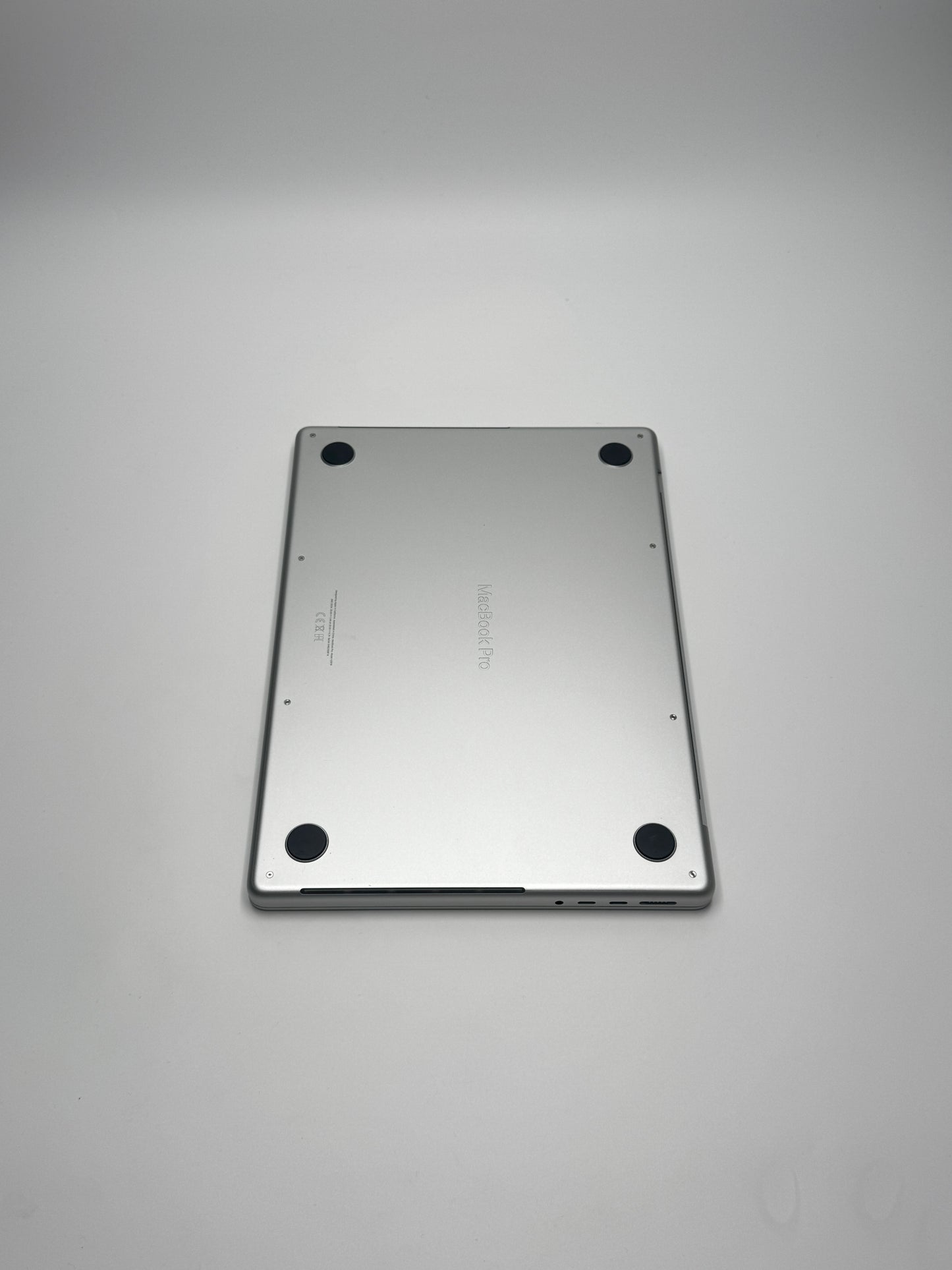 Apple MacBook Pro 14 Zoll | M3 | 2023 | 512 GB SSD | 8 GB RAM | Space Grau