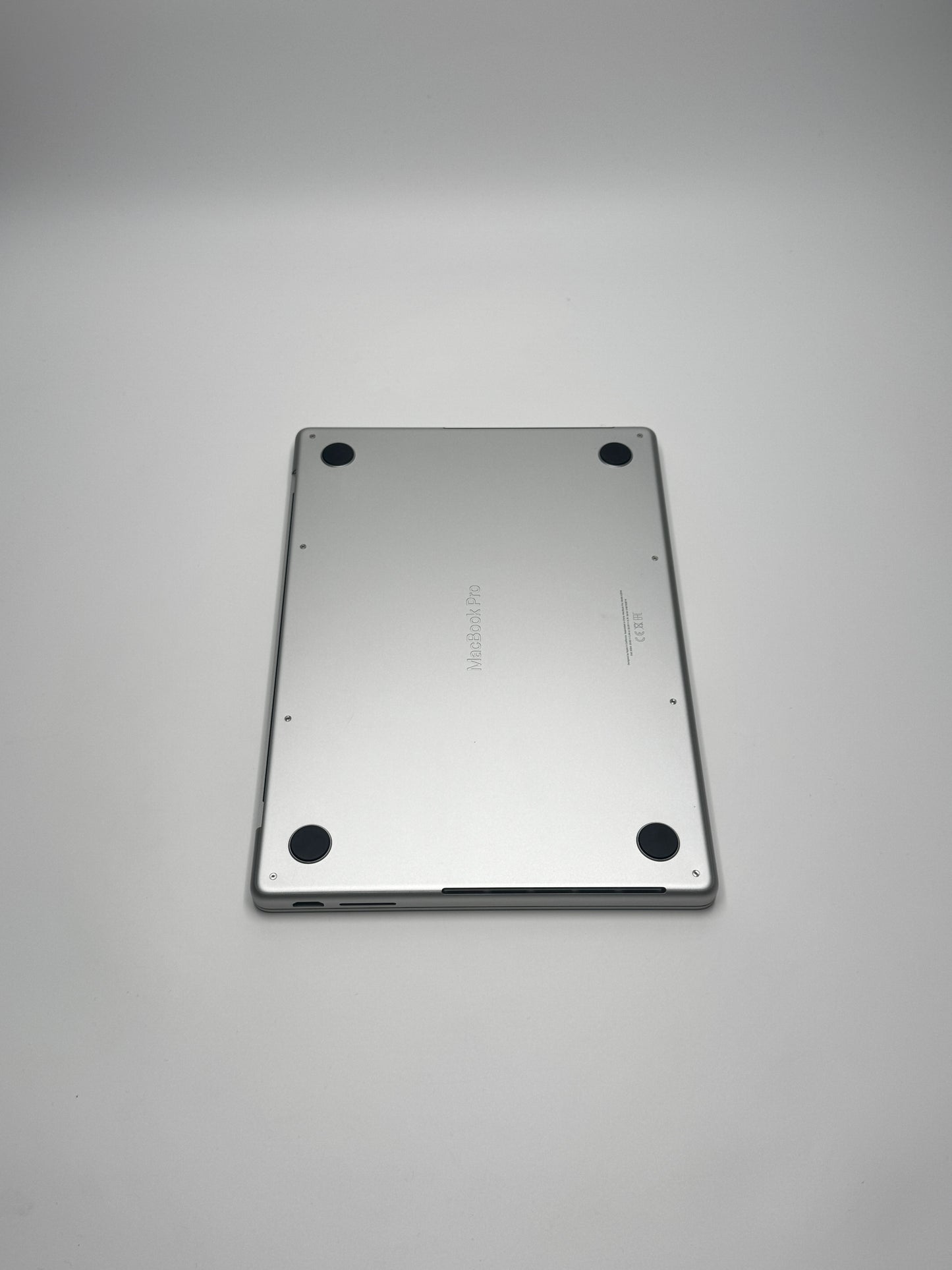 Apple MacBook Pro 14 Zoll | M3 | 2023 | 512 GB SSD | 8 GB RAM | Space Grau