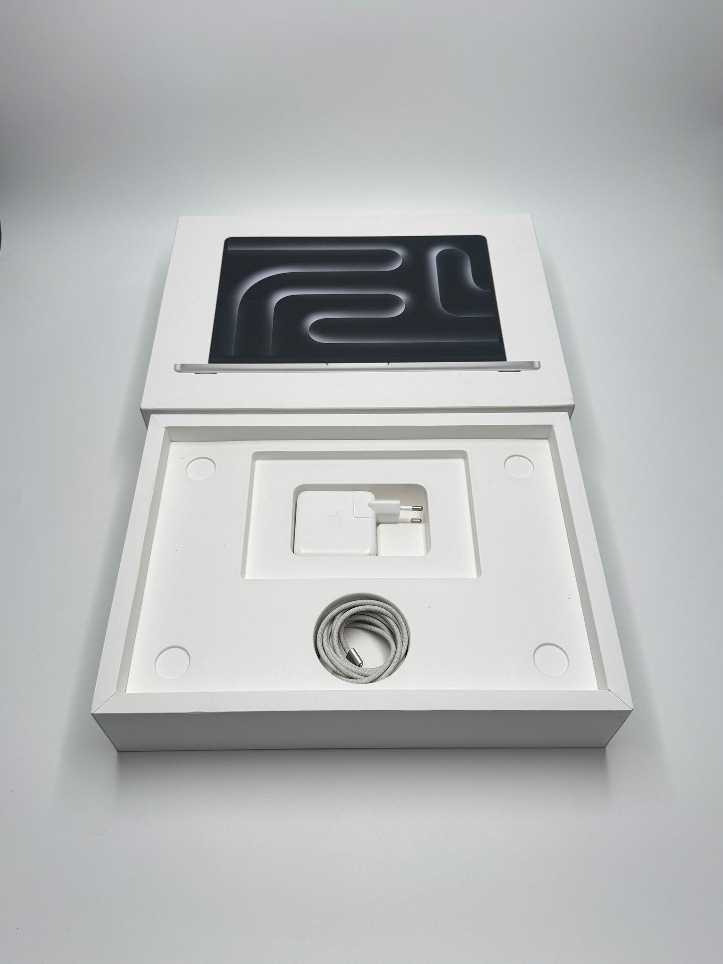 Apple MacBook Pro 14 Zoll | M3 | 2023 | 512 GB SSD | 8 GB RAM | Space Grau