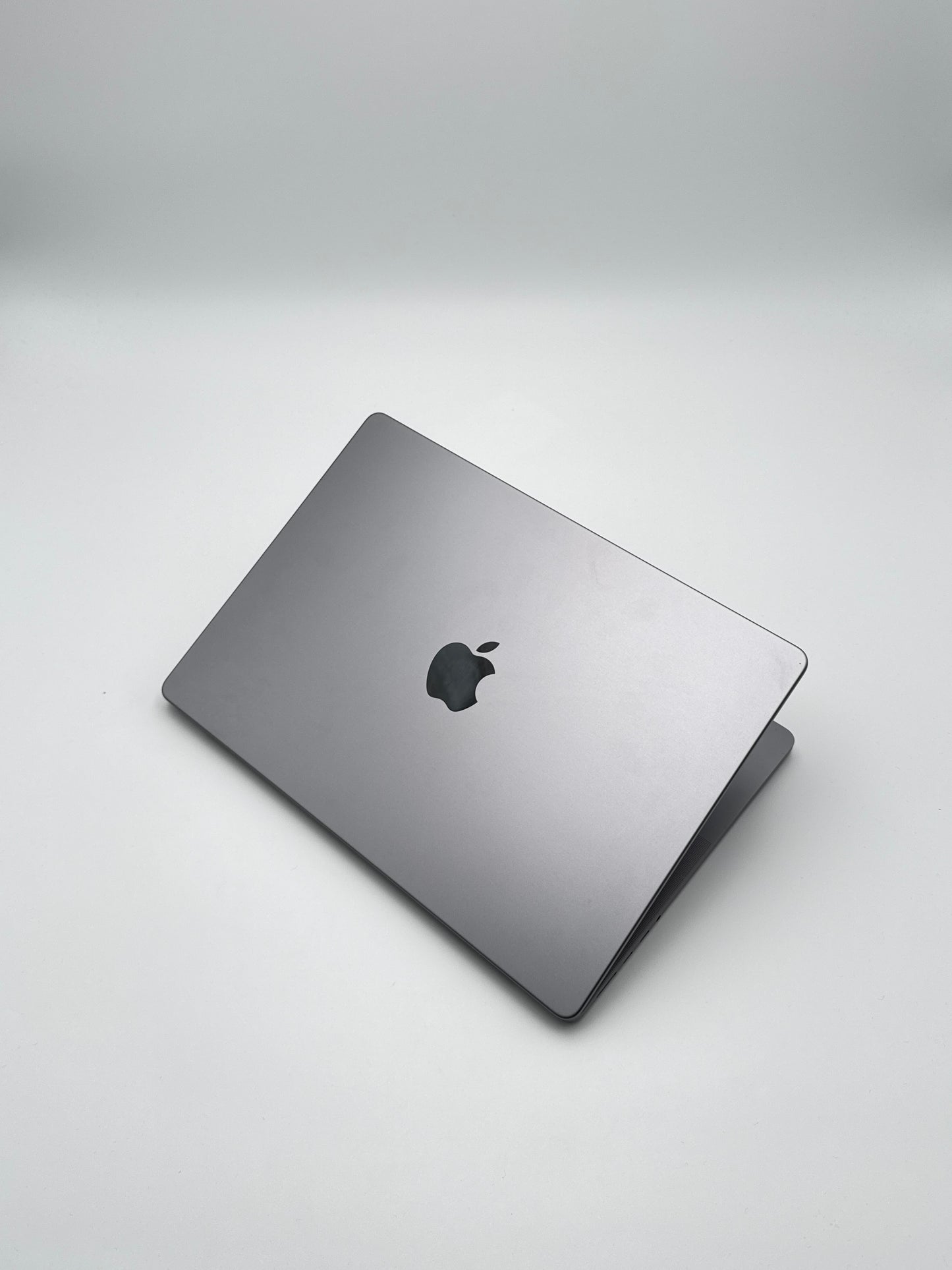 Apple MacBook Pro 14,2 Zoll | M2 Pro | 2023 | 512GB SSD | 16GB RAM | Space Grau D&S Resell GbR