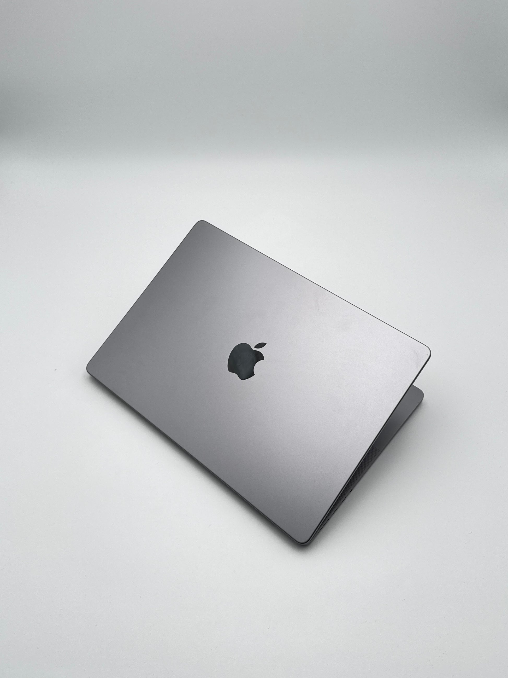 Apple MacBook Pro 14,2 Zoll | M2 Pro | 2023 | 512GB SSD | 16GB RAM | Space Grau D&S Resell GbR