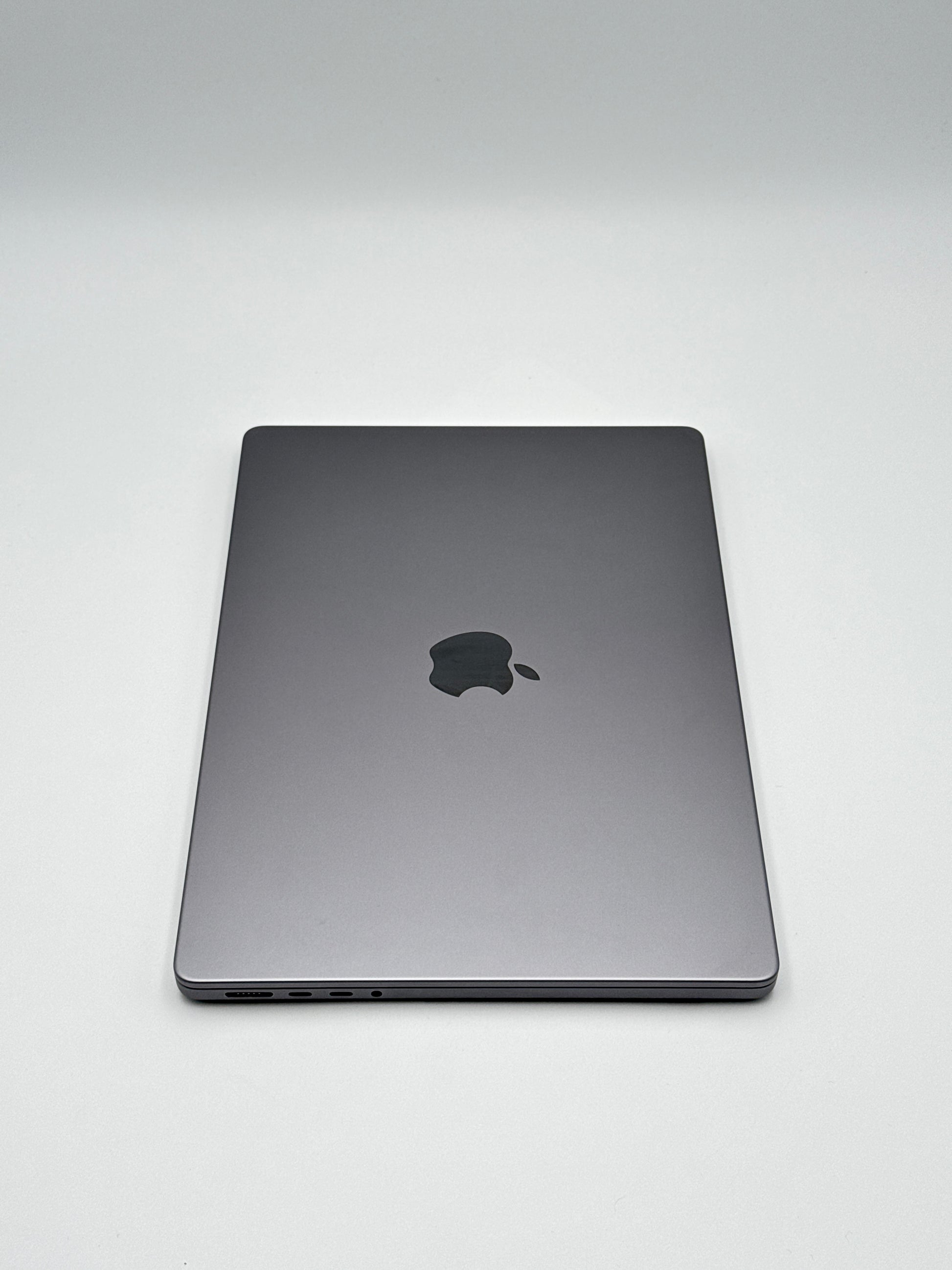 Apple MacBook Pro 14,2 Zoll | M2 Pro | 2023 | 512GB SSD | 16GB RAM | Space Grau D&S Resell GbR