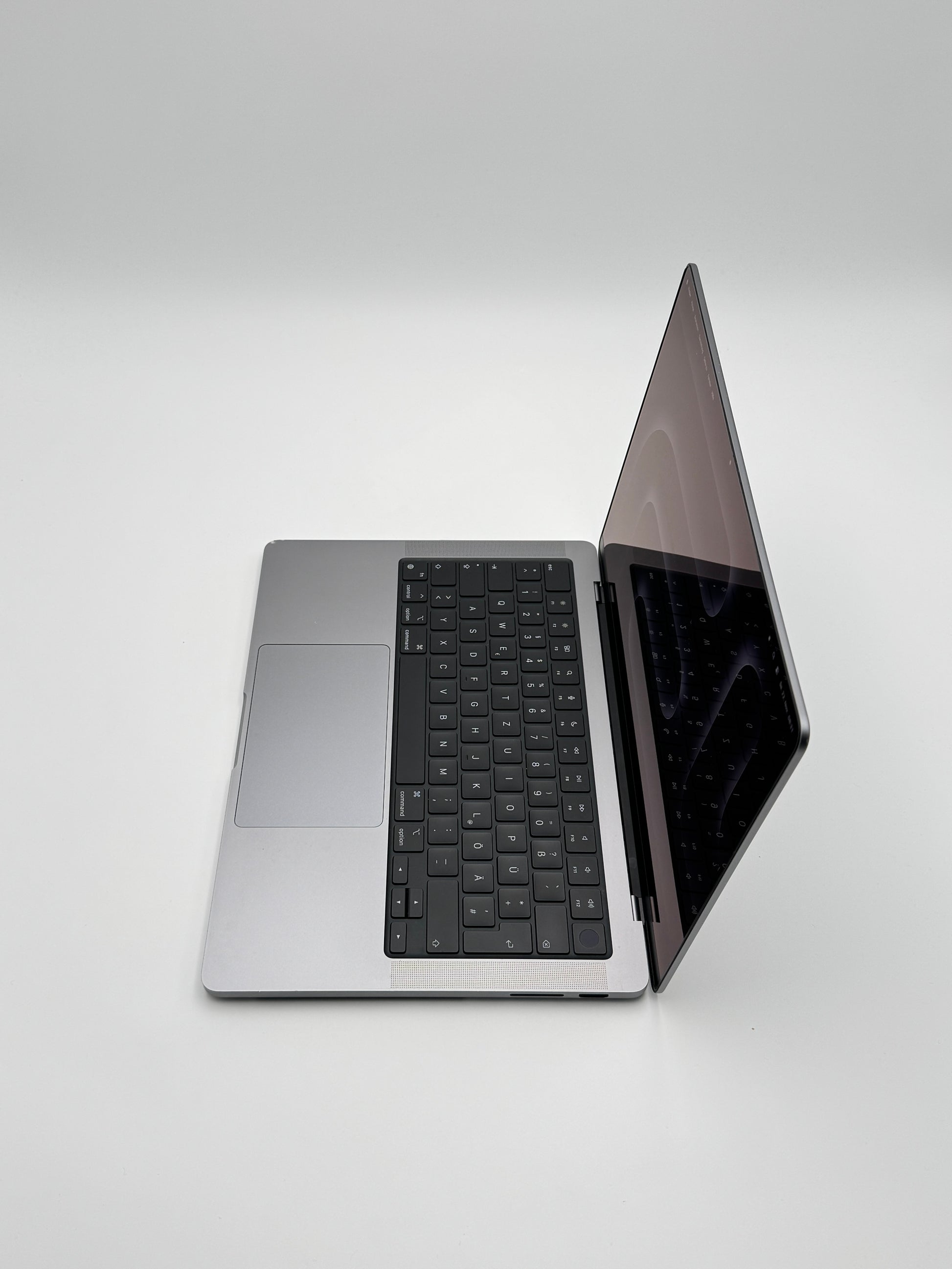 Apple MacBook Pro 14 Zoll | M3 | 2023 | 512 GB SSD | 8 GB RAM | Space Grau D&S Resell GbR