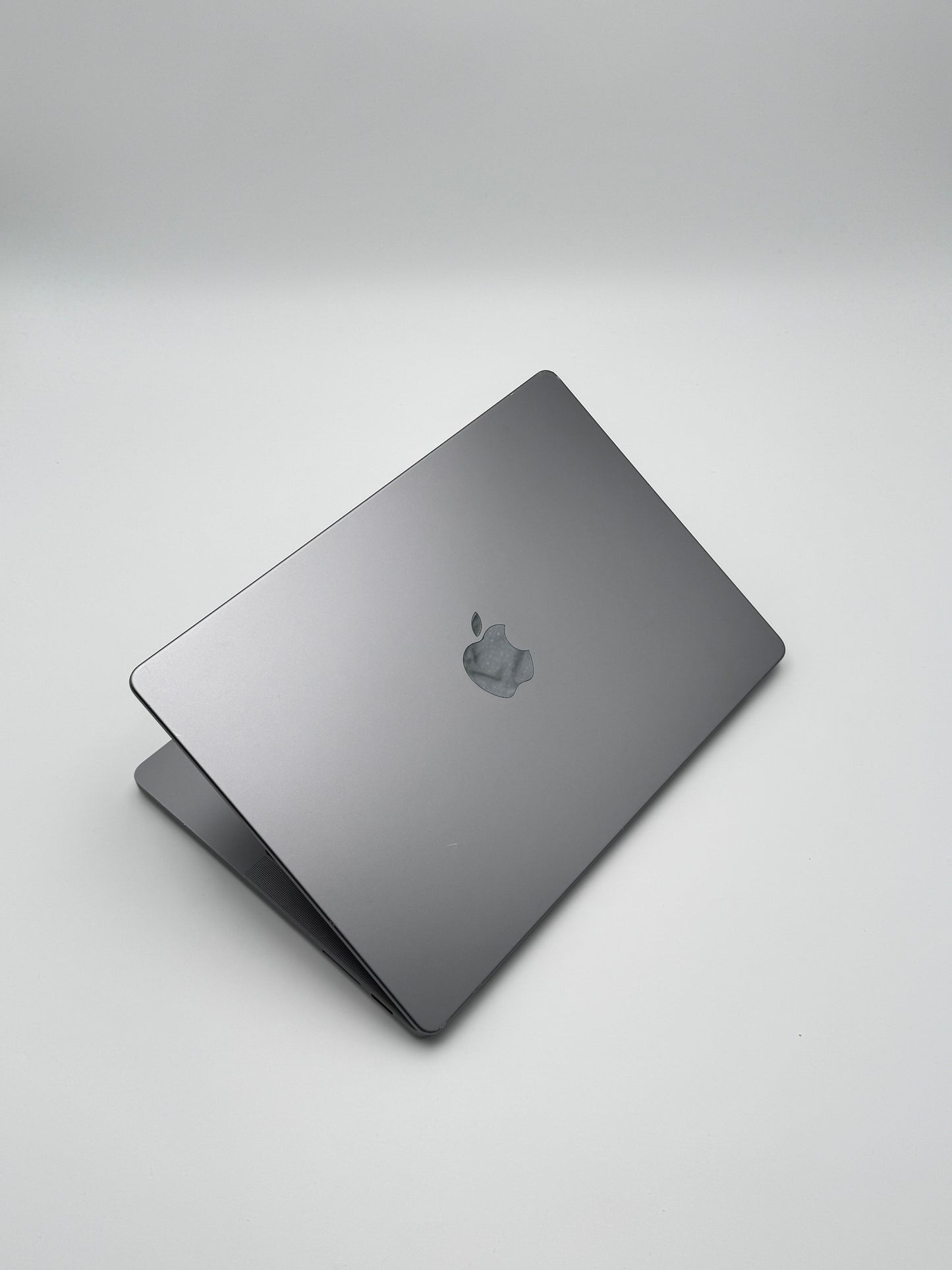 Apple MacBook Pro 14 Zoll | M3 | 2023 | 512 GB SSD | 8 GB RAM | Space Grau D&S Resell GbR