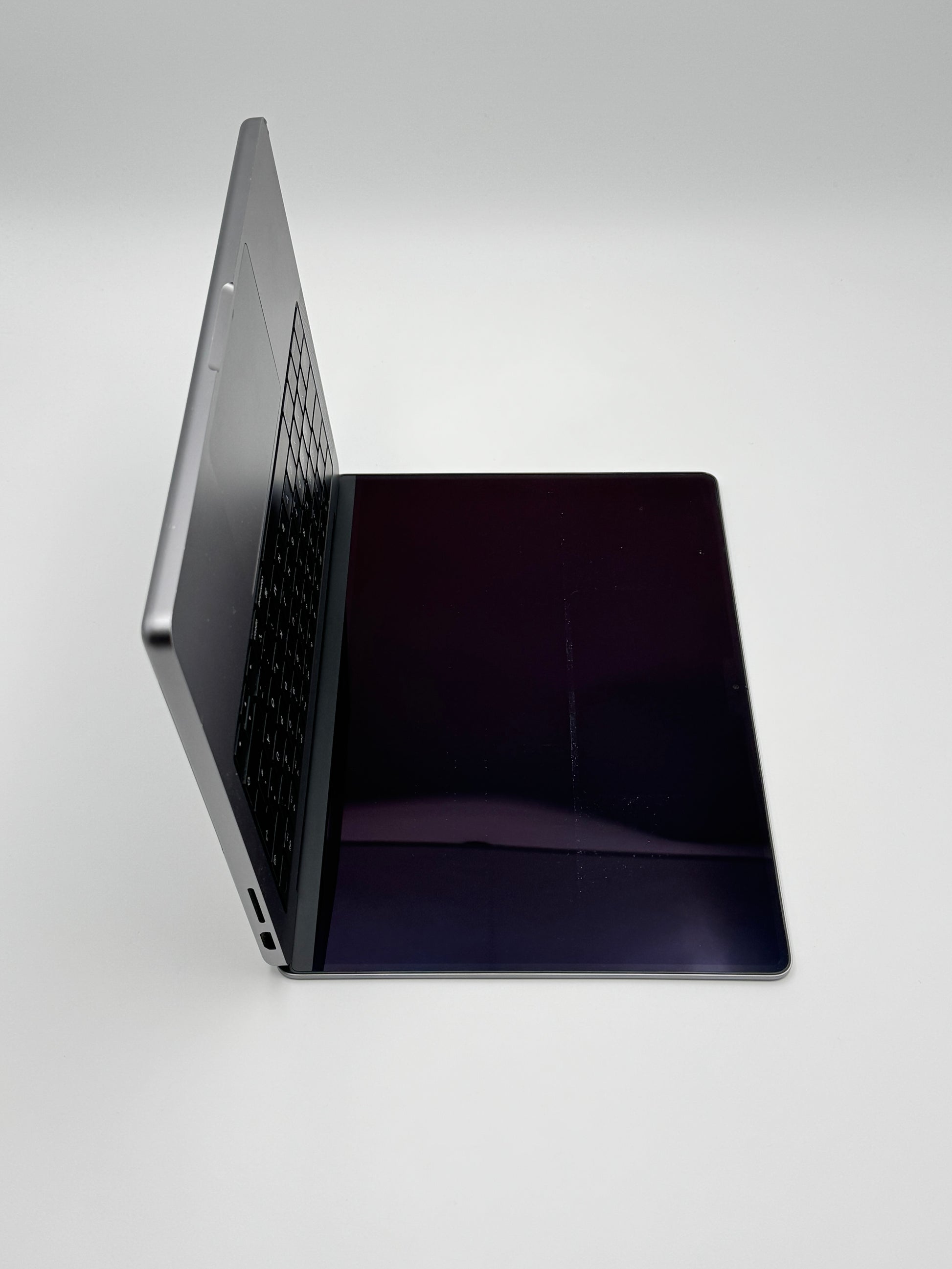 Apple MacBook Pro 14 Zoll | M3 | 2023 | 512 GB SSD | 8 GB RAM | Space Grau D&S Resell GbR