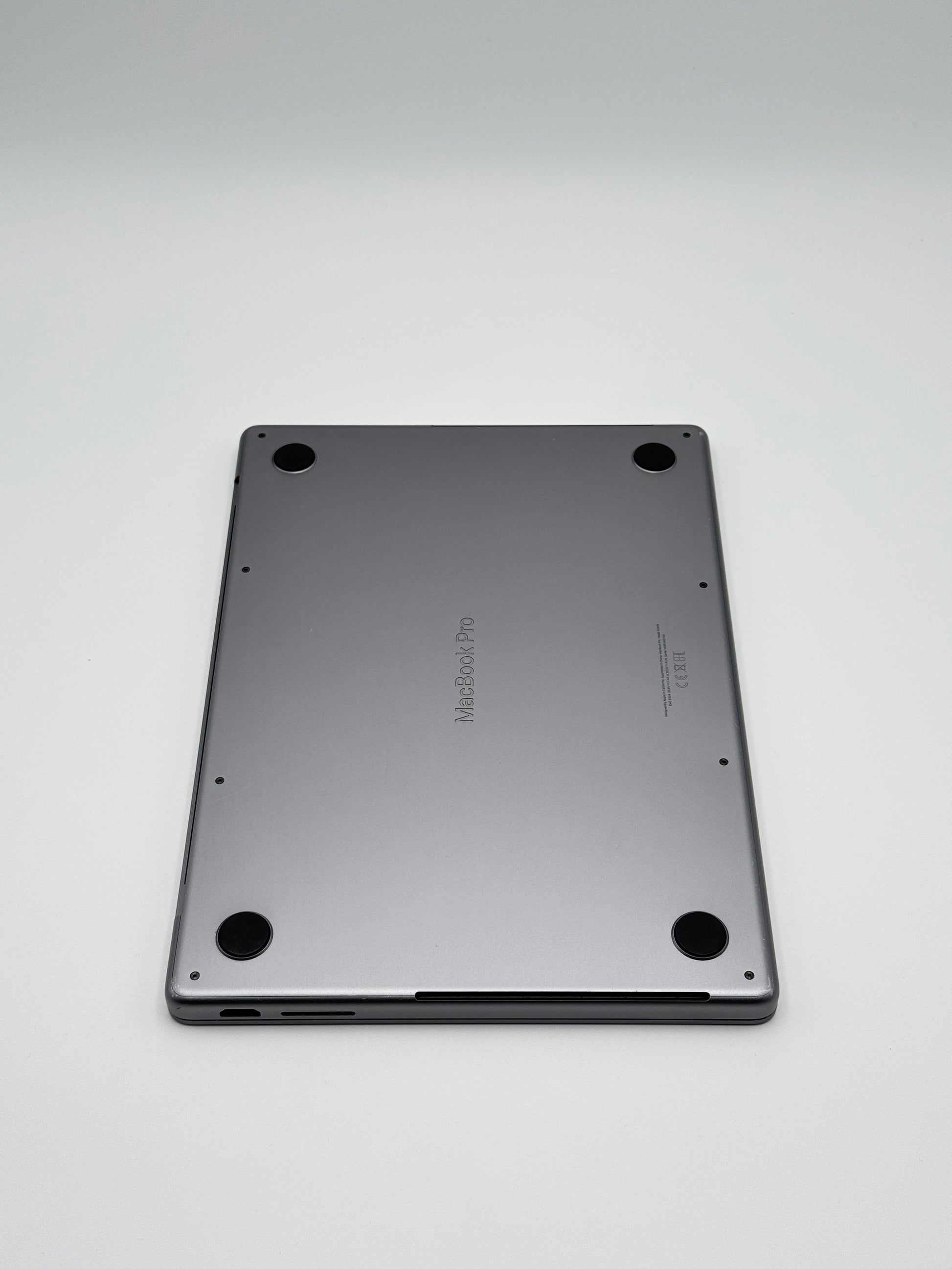 Apple MacBook Pro 14 Zoll | M3 | 2023 | 512 GB SSD | 8 GB RAM | Space Grau D&S Resell GbR