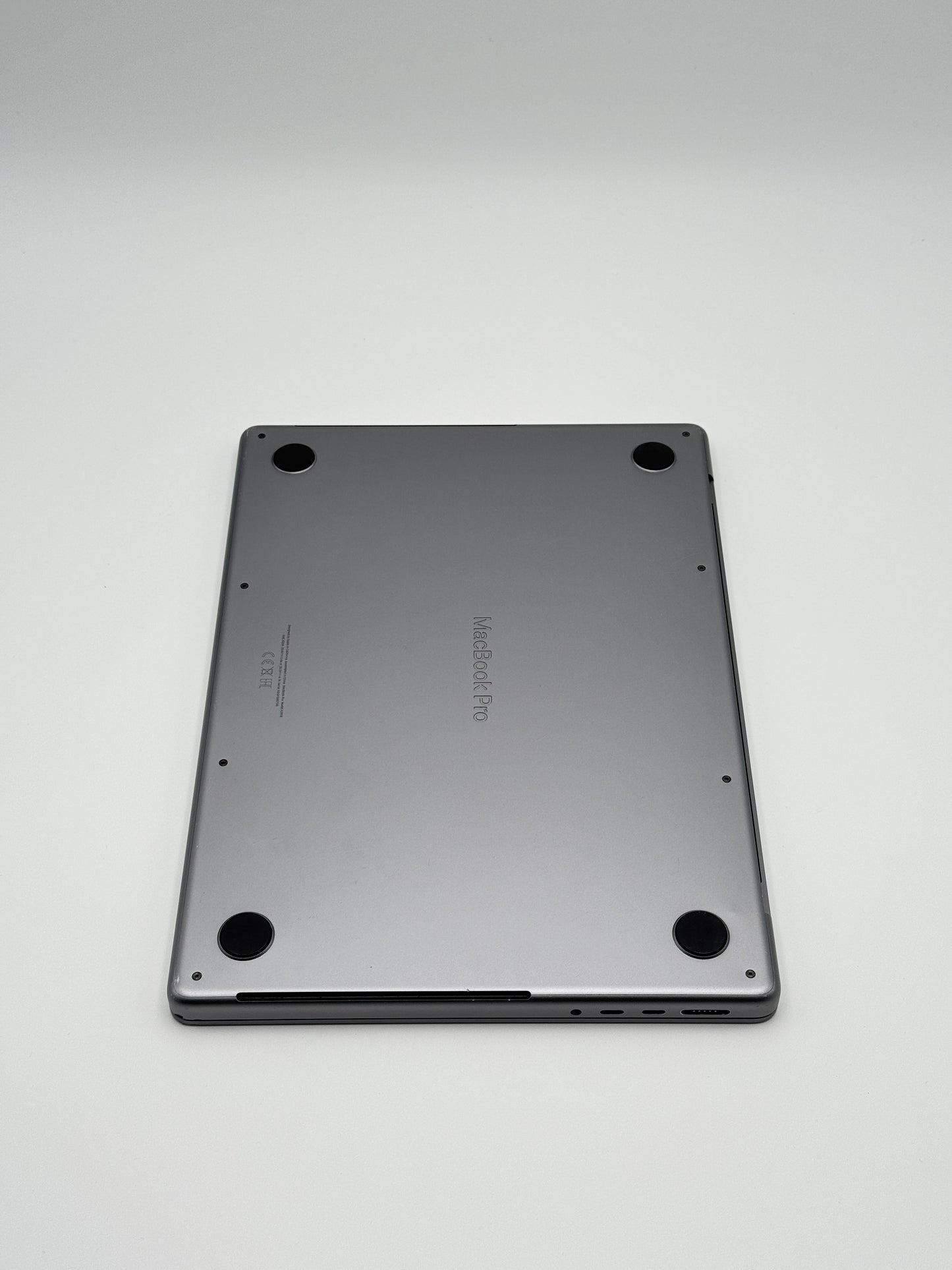 Apple MacBook Pro 14 Zoll | M3 | 2023 | 512 GB SSD | 8 GB RAM | Space Grau D&S Resell GbR