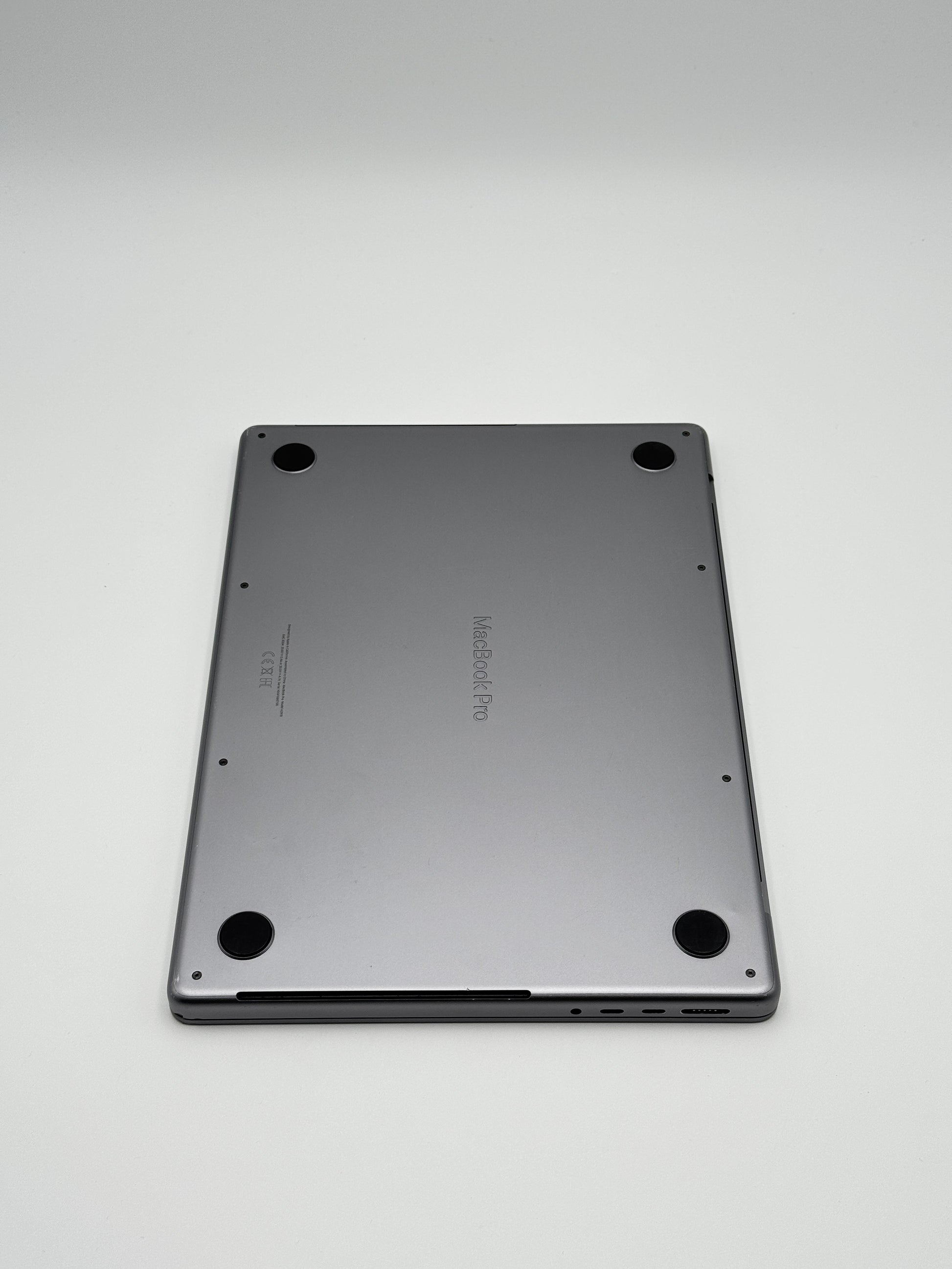 Apple MacBook Pro 14 Zoll | M3 | 2023 | 512 GB SSD | 8 GB RAM | Space Grau D&S Resell GbR