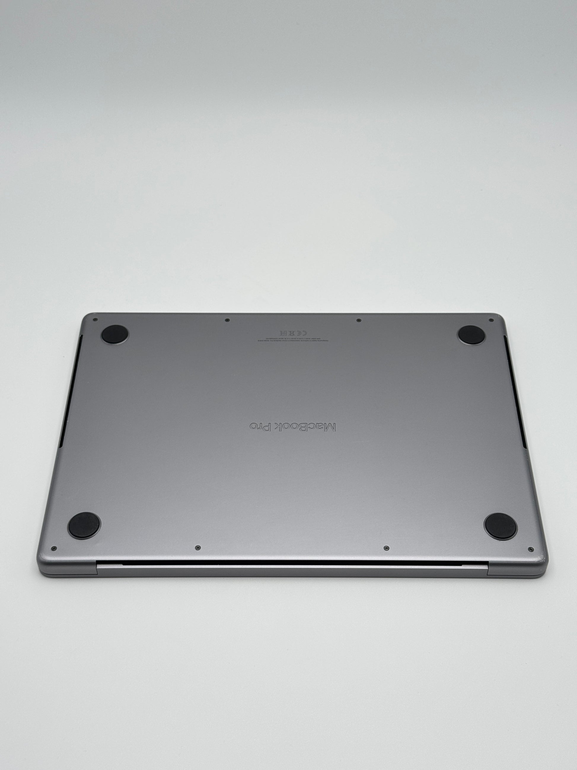 Apple MacBook Pro 14 Zoll | M3 | 2023 | 512 GB SSD | 8 GB RAM | Space Grau D&S Resell GbR