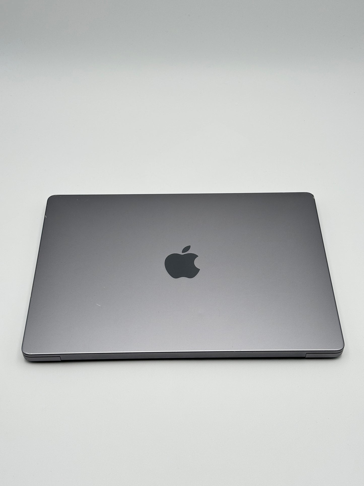 Apple MacBook Pro 14 Zoll | M3 | 2023 | 512 GB SSD | 8 GB RAM | Space Grau D&S Resell GbR
