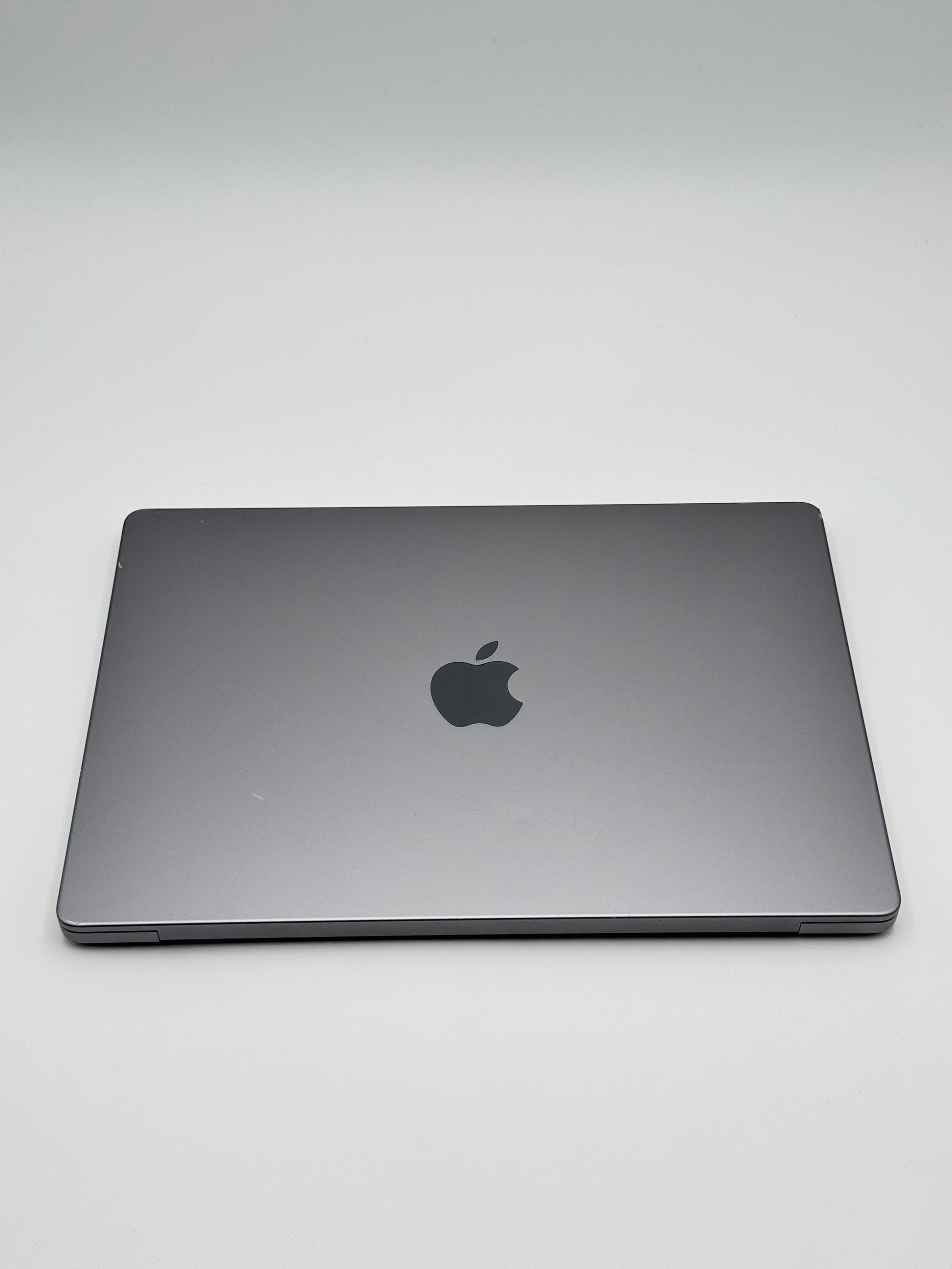 Apple MacBook Pro 14 Zoll | M3 | 2023 | 512 GB SSD | 8 GB RAM | Space Grau D&S Resell GbR