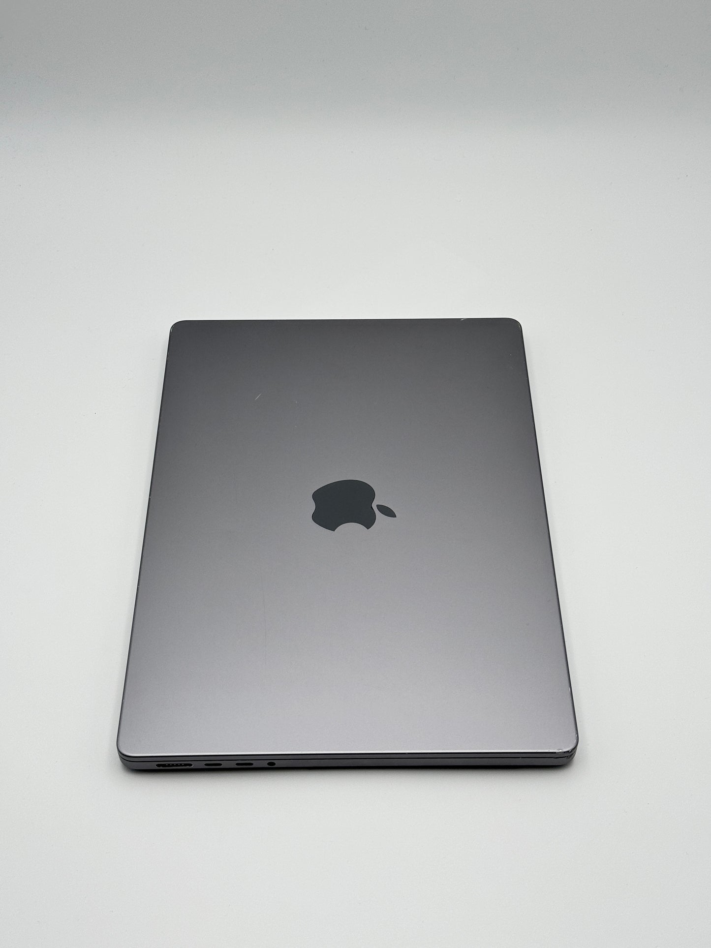Apple MacBook Pro 14 Zoll | M3 | 2023 | 512 GB SSD | 8 GB RAM | Space Grau D&S Resell GbR