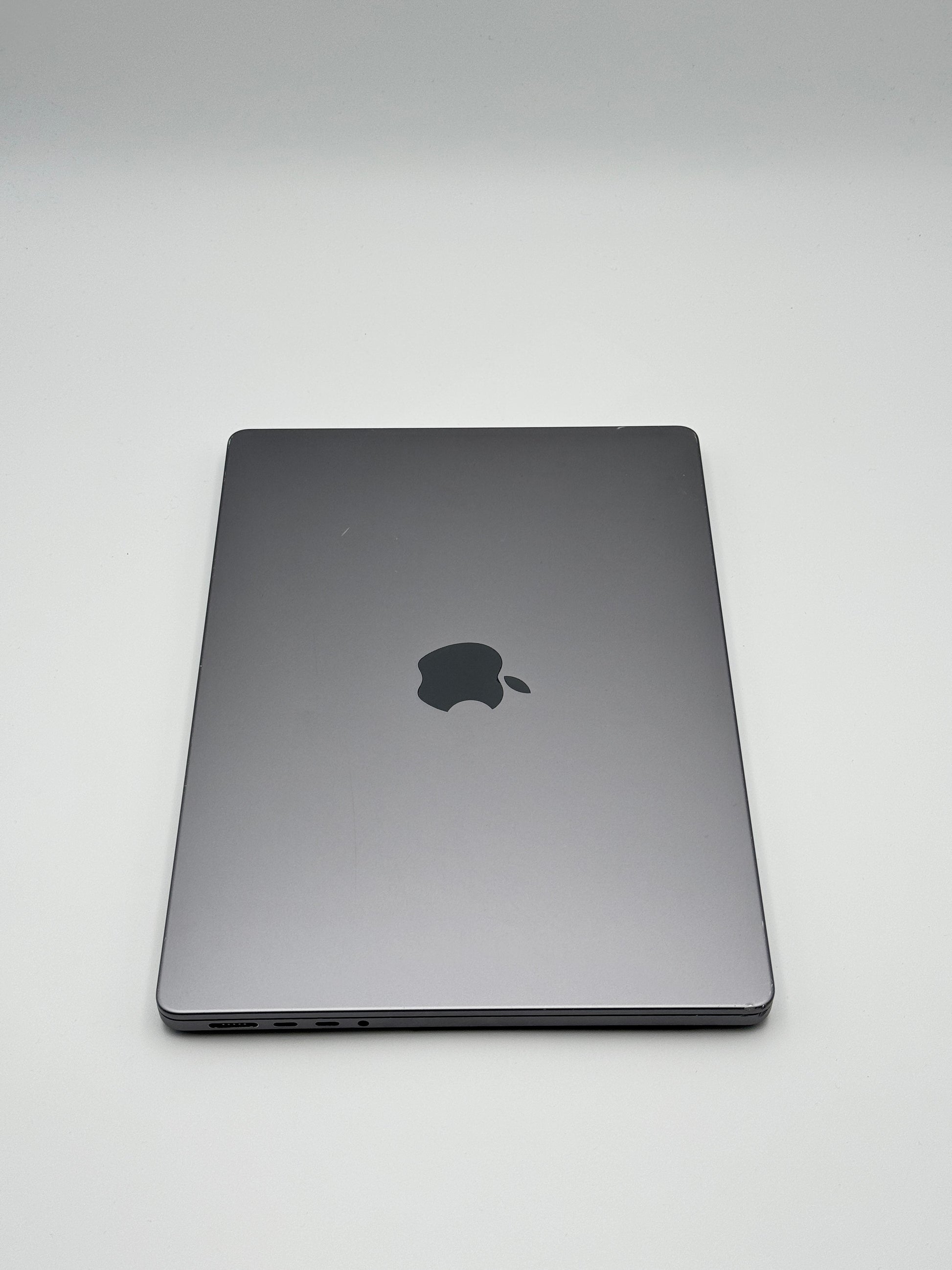 Apple MacBook Pro 14 Zoll | M3 | 2023 | 512 GB SSD | 8 GB RAM | Space Grau D&S Resell GbR