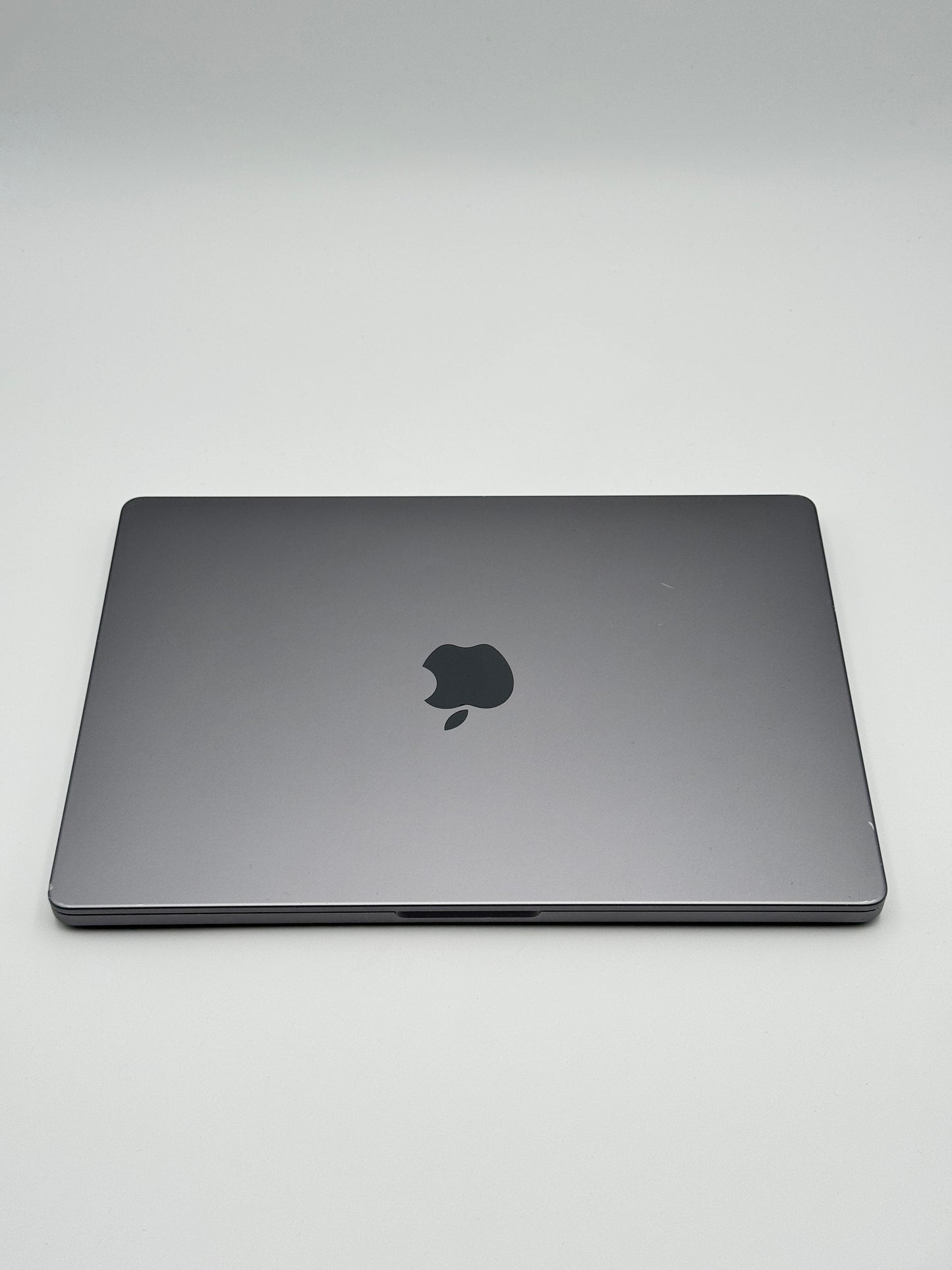 Apple MacBook Pro 14 Zoll | M3 | 2023 | 512 GB SSD | 8 GB RAM | Space Grau D&S Resell GbR