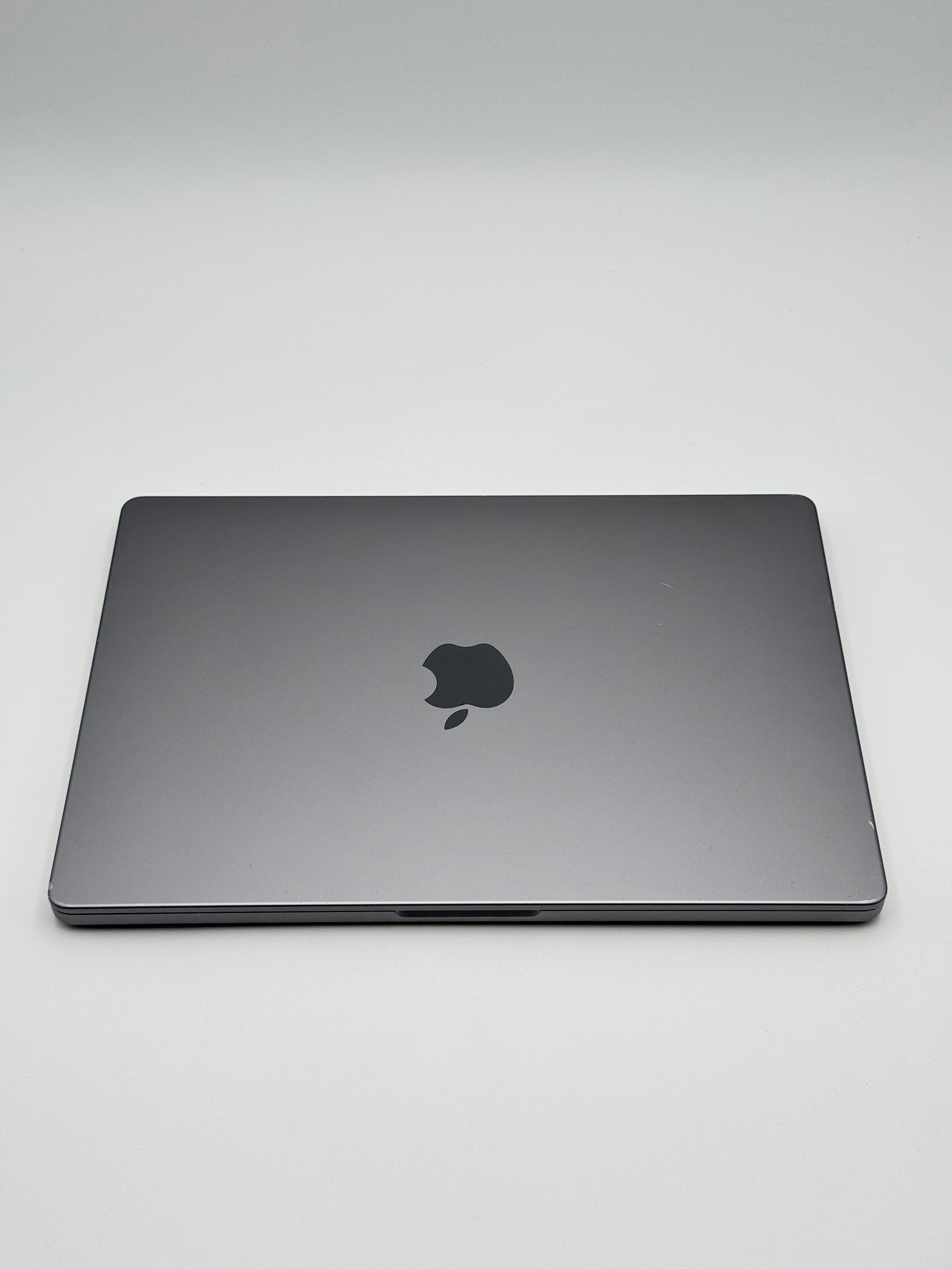 Apple MacBook Pro 14 Zoll | M3 | 2023 | 512 GB SSD | 8 GB RAM | Space Grau D&S Resell GbR