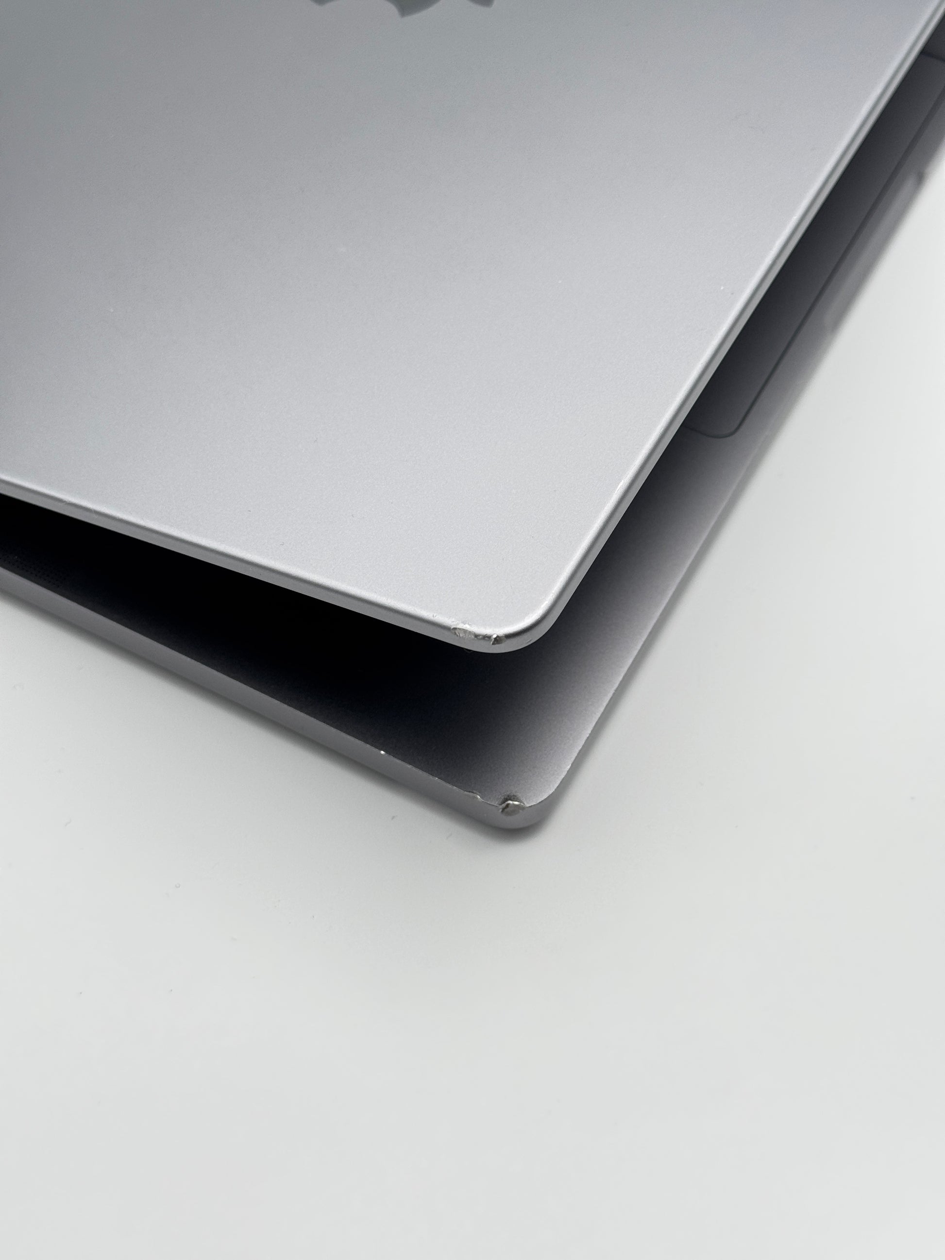 Apple MacBook Pro 14 Zoll | M3 | 2023 | 512 GB SSD | 8 GB RAM | Space Grau D&S Resell GbR