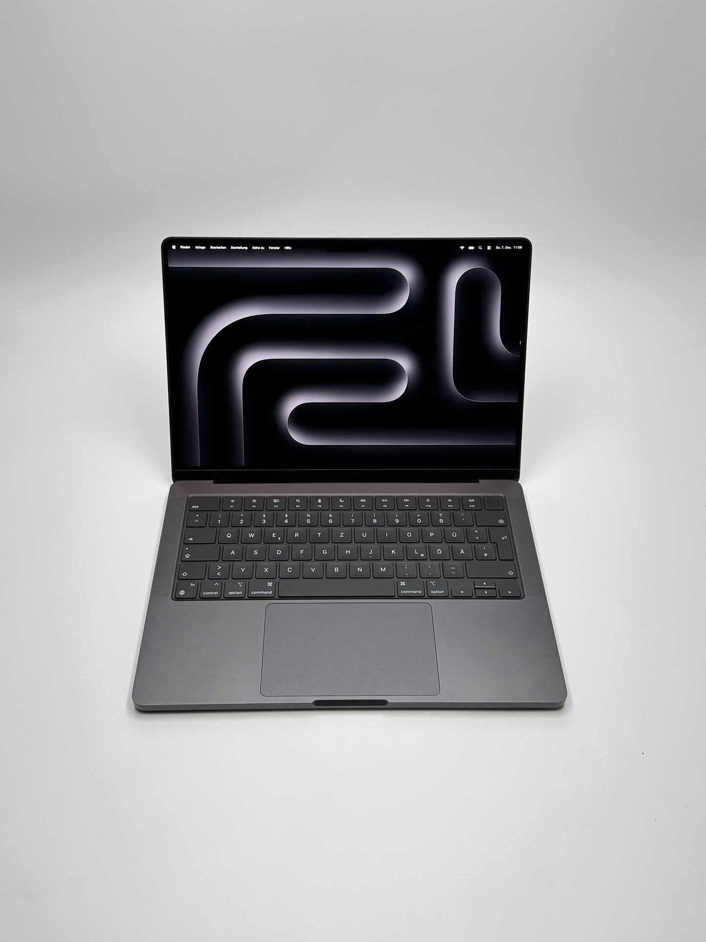 Apple MacBook Pro 14 Zoll | M3 Pro | 2023 | 1 TB SSD | 18 GB RAM | Space Schwarz