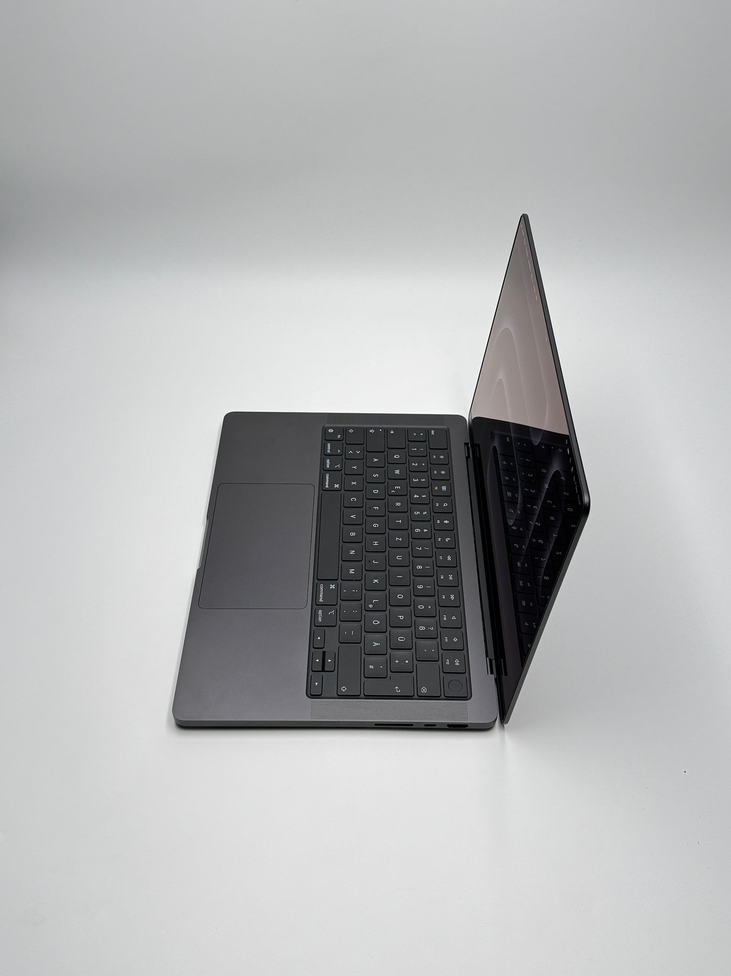 Apple MacBook Pro 14 Zoll | M3 Pro | 2023 | 1 TB SSD | 18 GB RAM | Space Schwarz