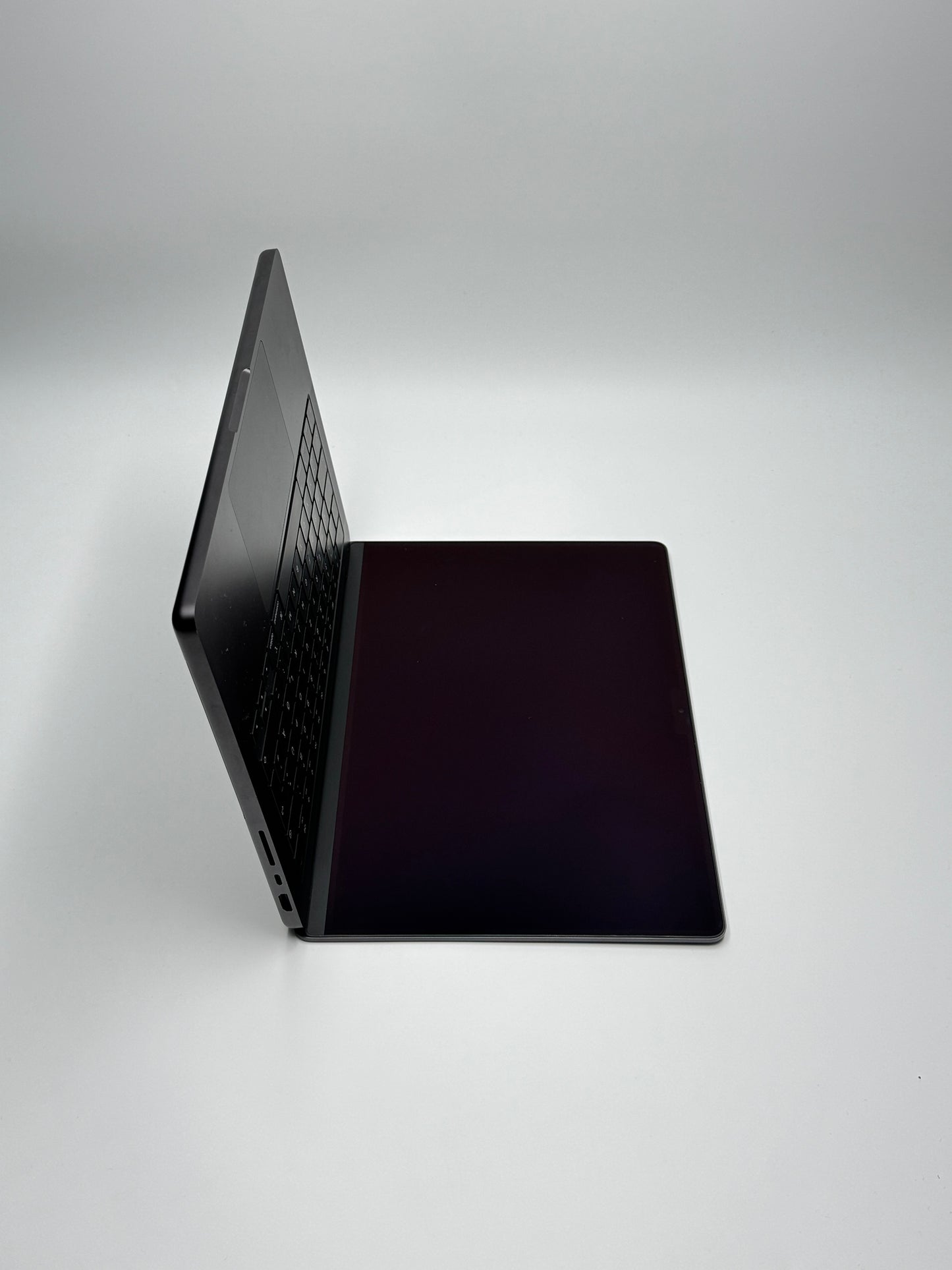 Apple MacBook Pro 14 Zoll | M3 Pro | 2023 | 1 TB SSD | 18 GB RAM | Space Schwarz