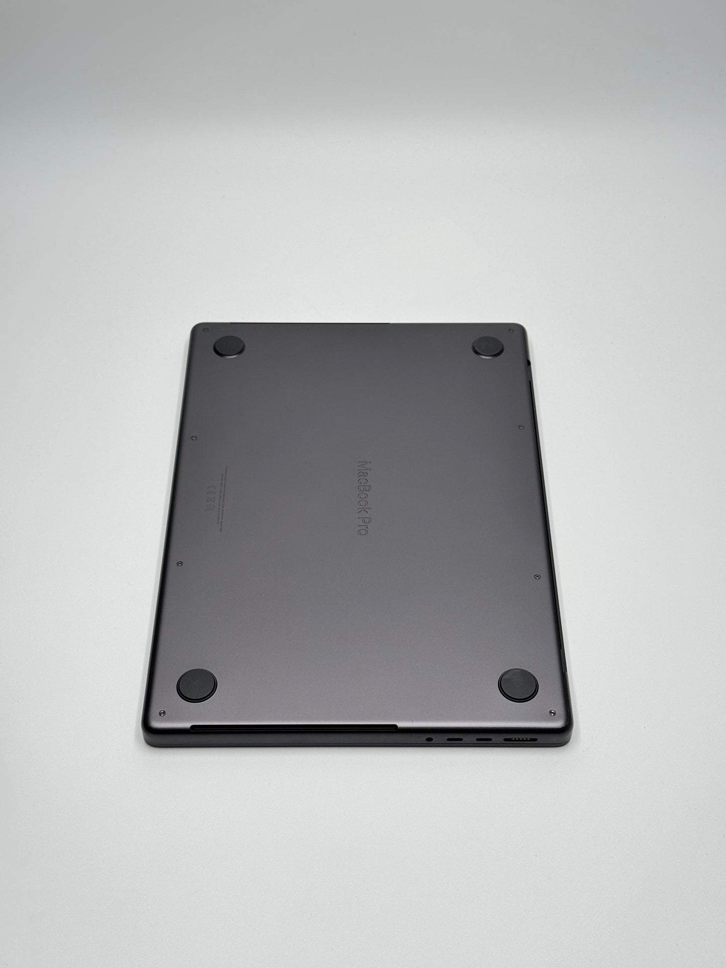 Apple MacBook Pro 14 Zoll | M3 Pro | 2023 | 1 TB SSD | 18 GB RAM | Space Schwarz