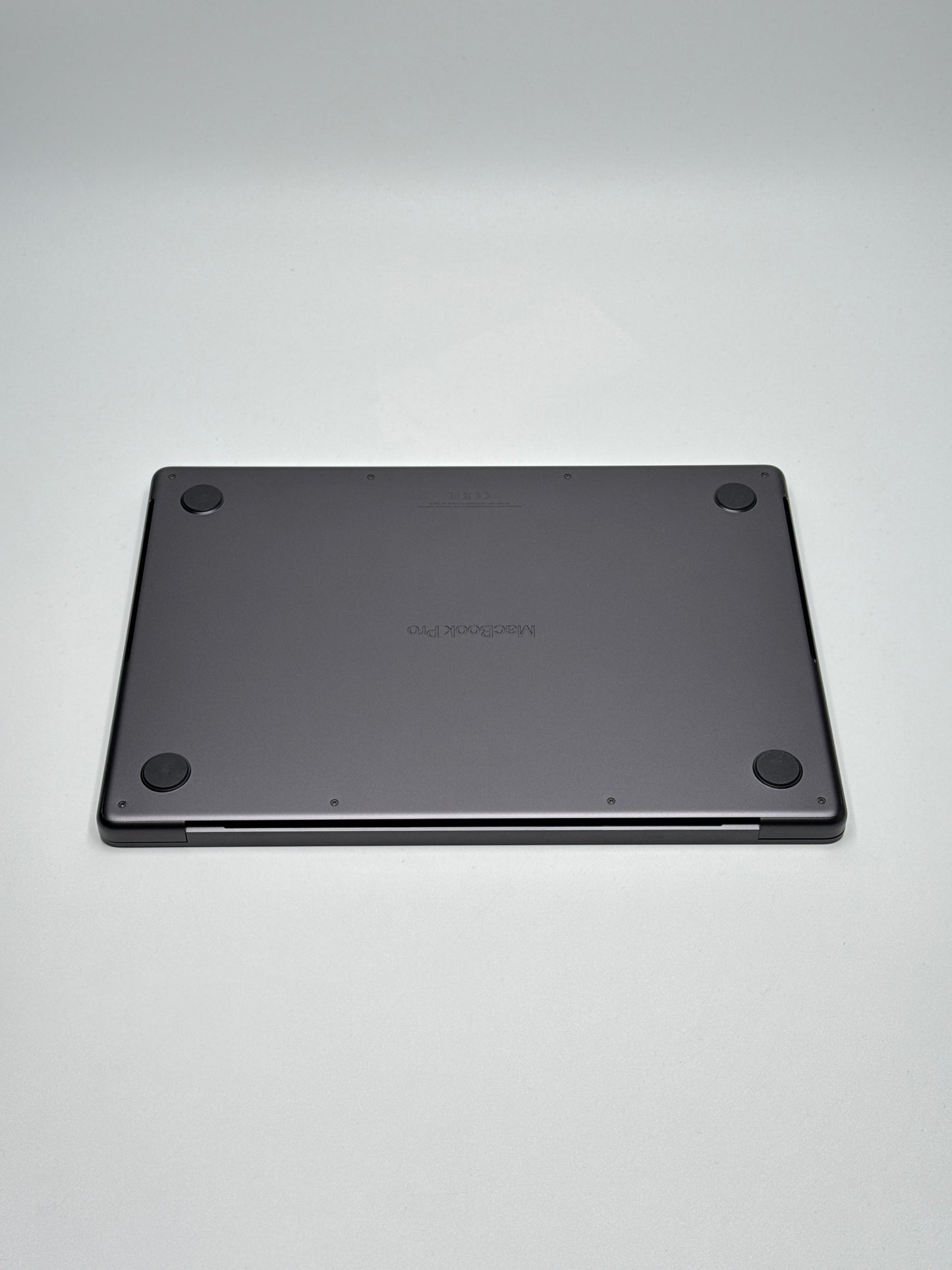 Apple MacBook Pro 14 Zoll | M3 Pro | 2023 | 1 TB SSD | 18 GB RAM | Space Schwarz