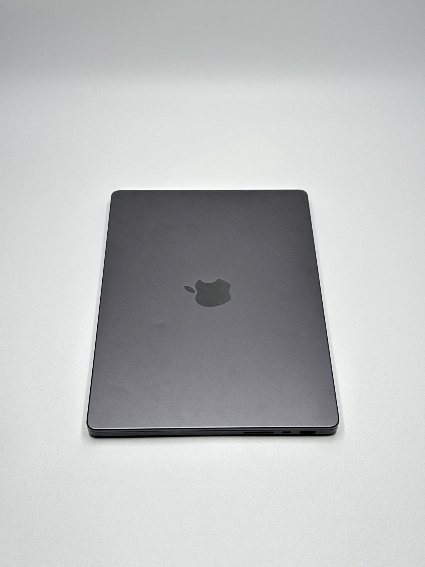 Apple MacBook Pro 14 Zoll | M3 Pro | 2023 | 1 TB SSD | 18 GB RAM | Space Schwarz