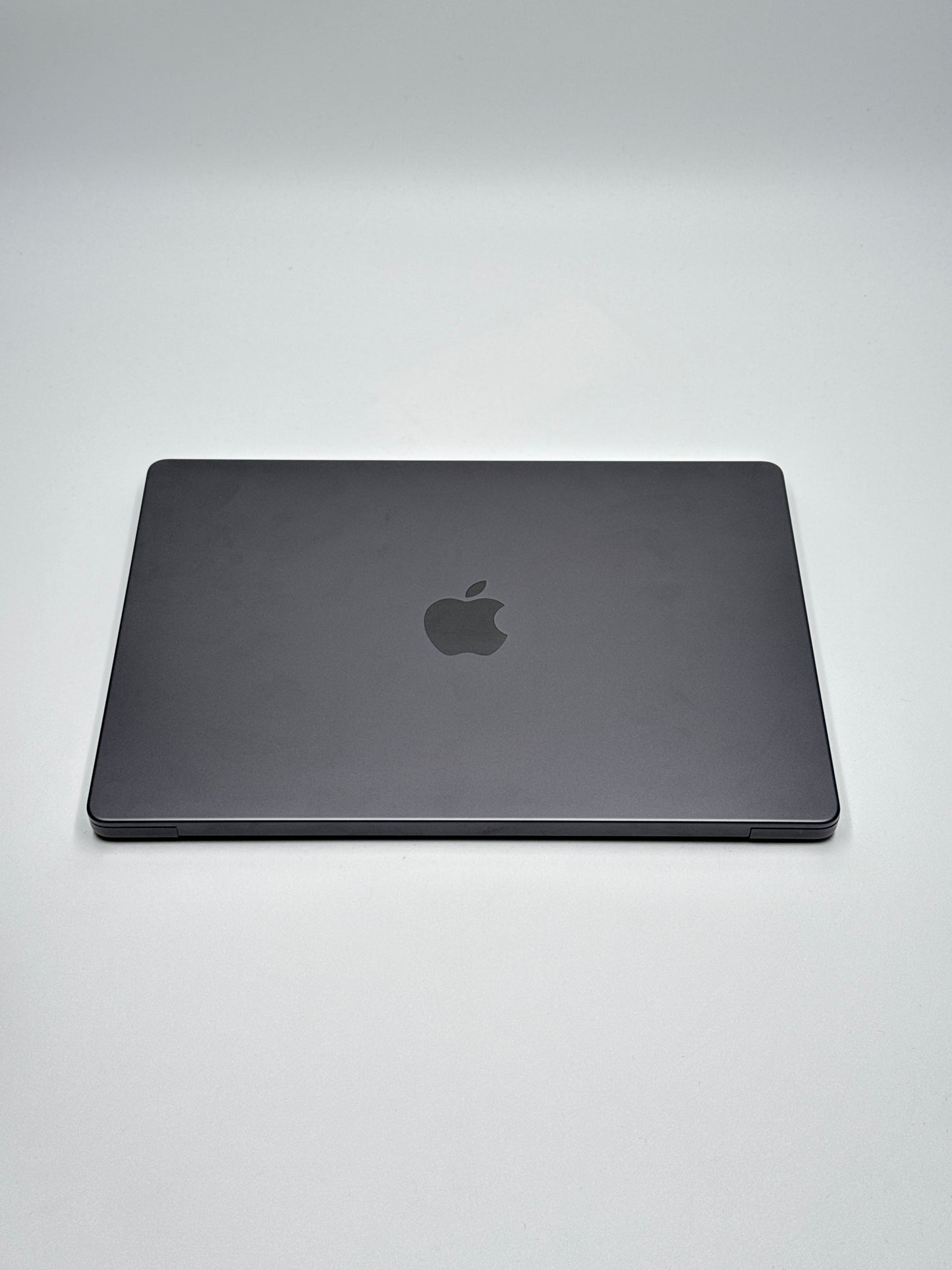 Apple MacBook Pro 14 Zoll | M3 Pro | 2023 | 1 TB SSD | 18 GB RAM | Space Schwarz
