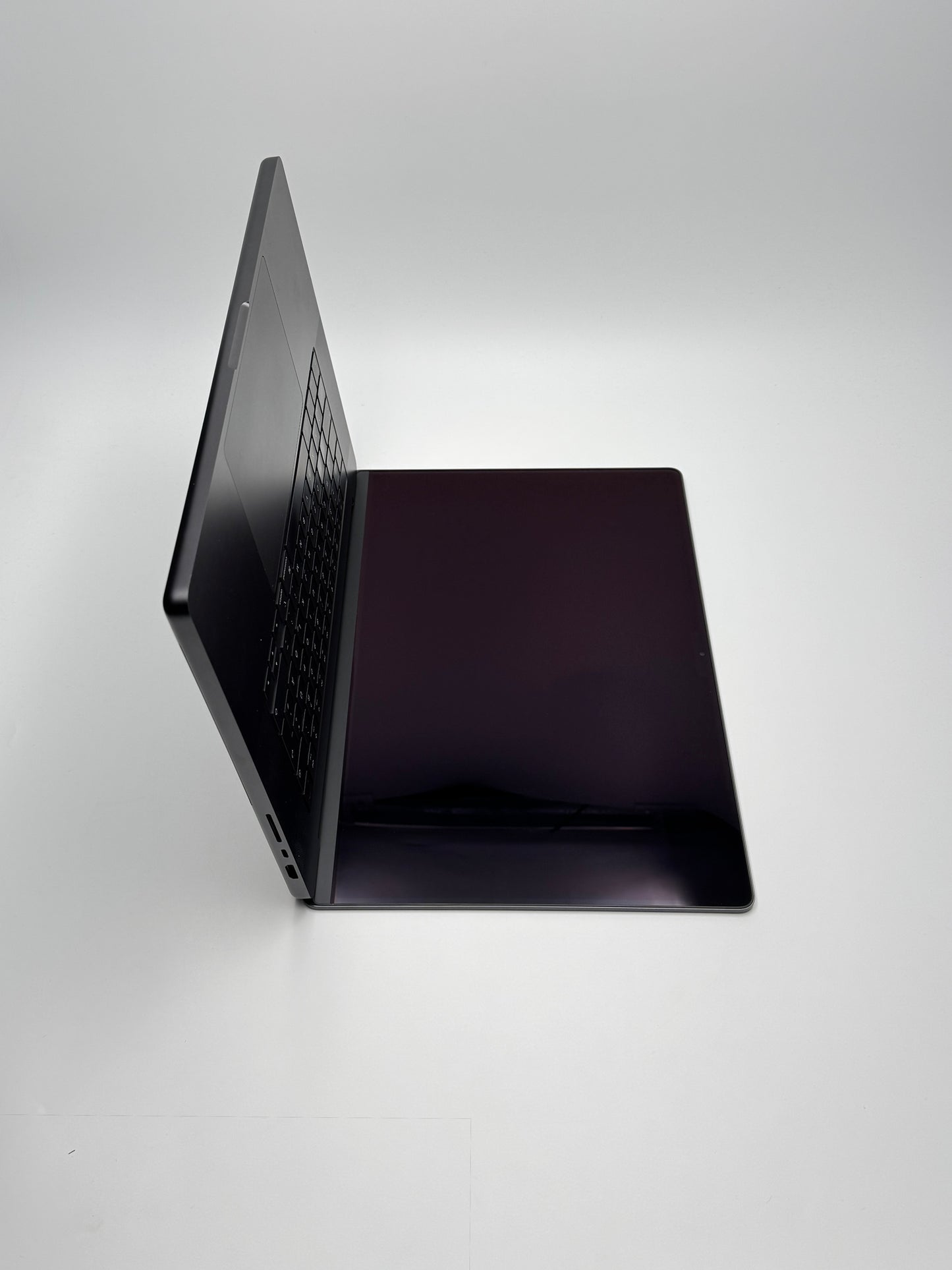 Apple MacBook Pro 16 Zoll | M3 Pro | 2023 | 1 TB SSD | 18 GB RAM | Space Schwarz