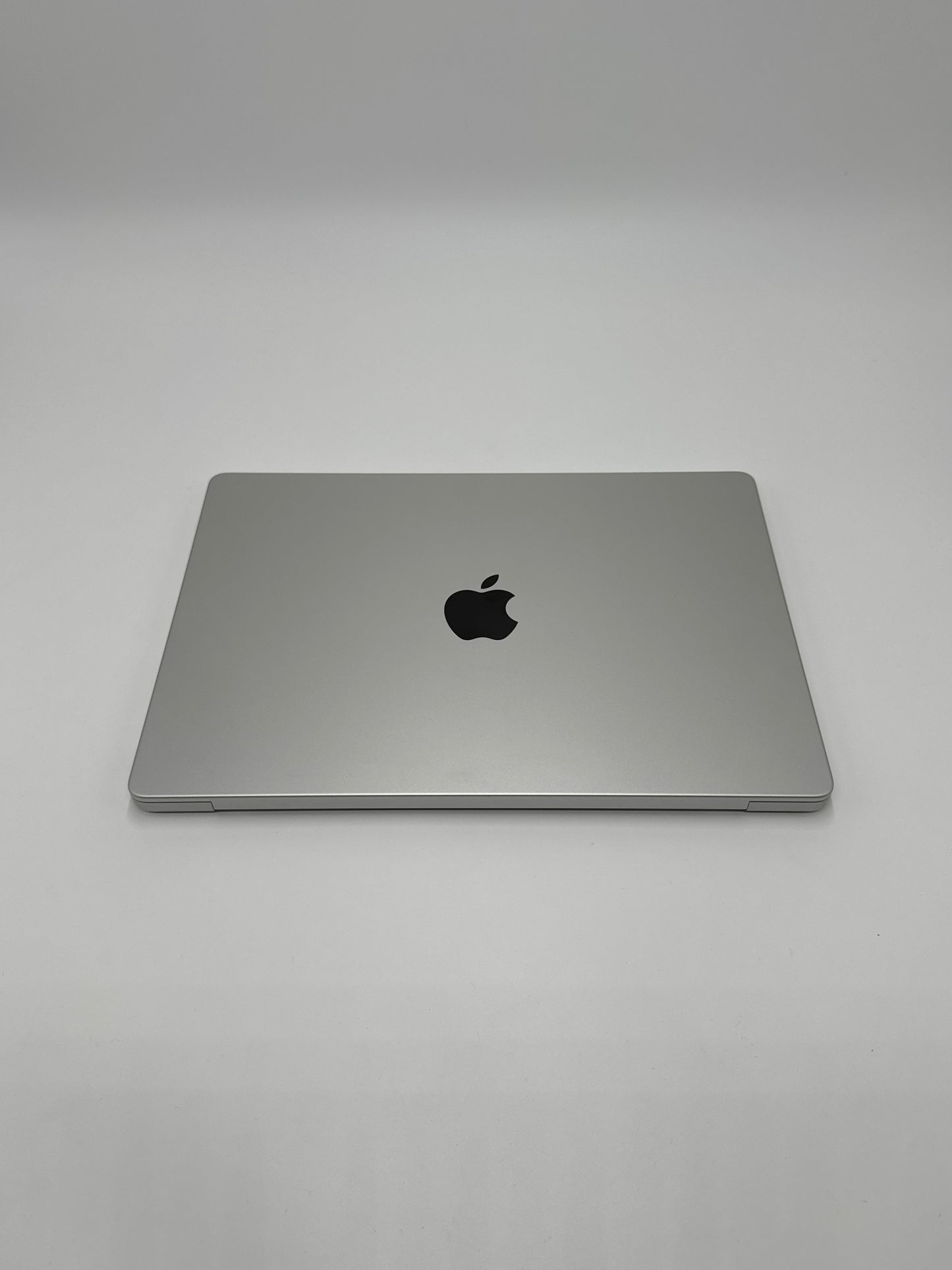 Apple MacBook Pro 14 Zoll | M3 Pro | 2023 | 1 TB SSD | 18 GB RAM | Silber