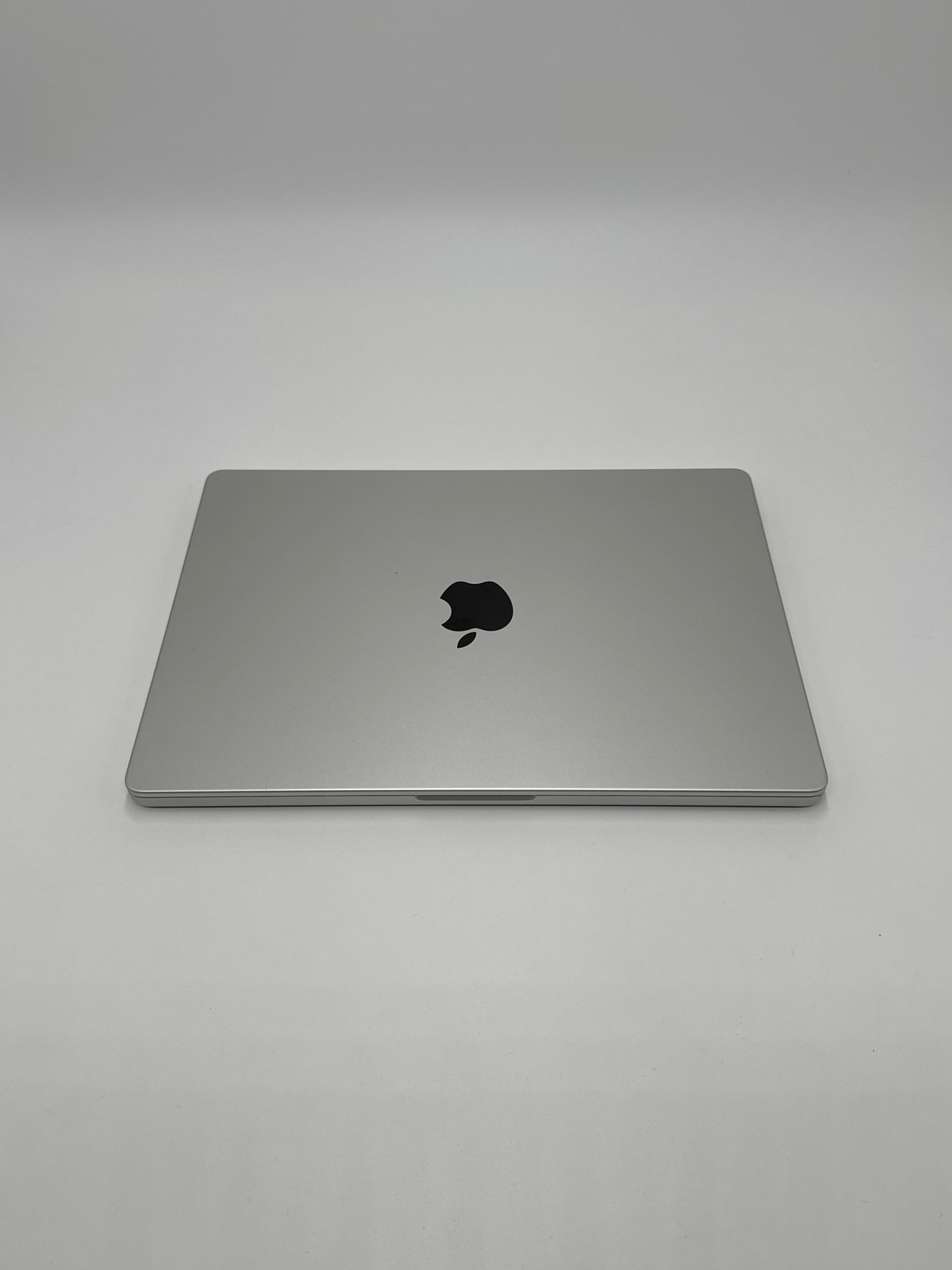 Apple MacBook Pro 14 Zoll | M3 Pro | 2023 | 1 TB SSD | 18 GB RAM | Silber