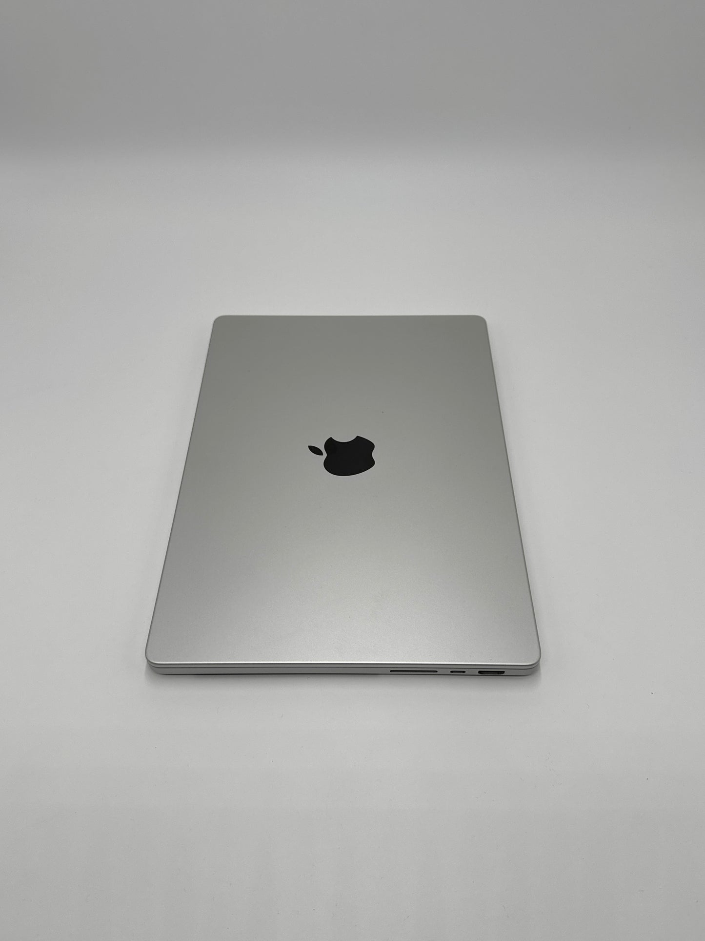 Apple MacBook Pro 14 Zoll | M3 Pro | 2023 | 1 TB SSD | 18 GB RAM | Silber