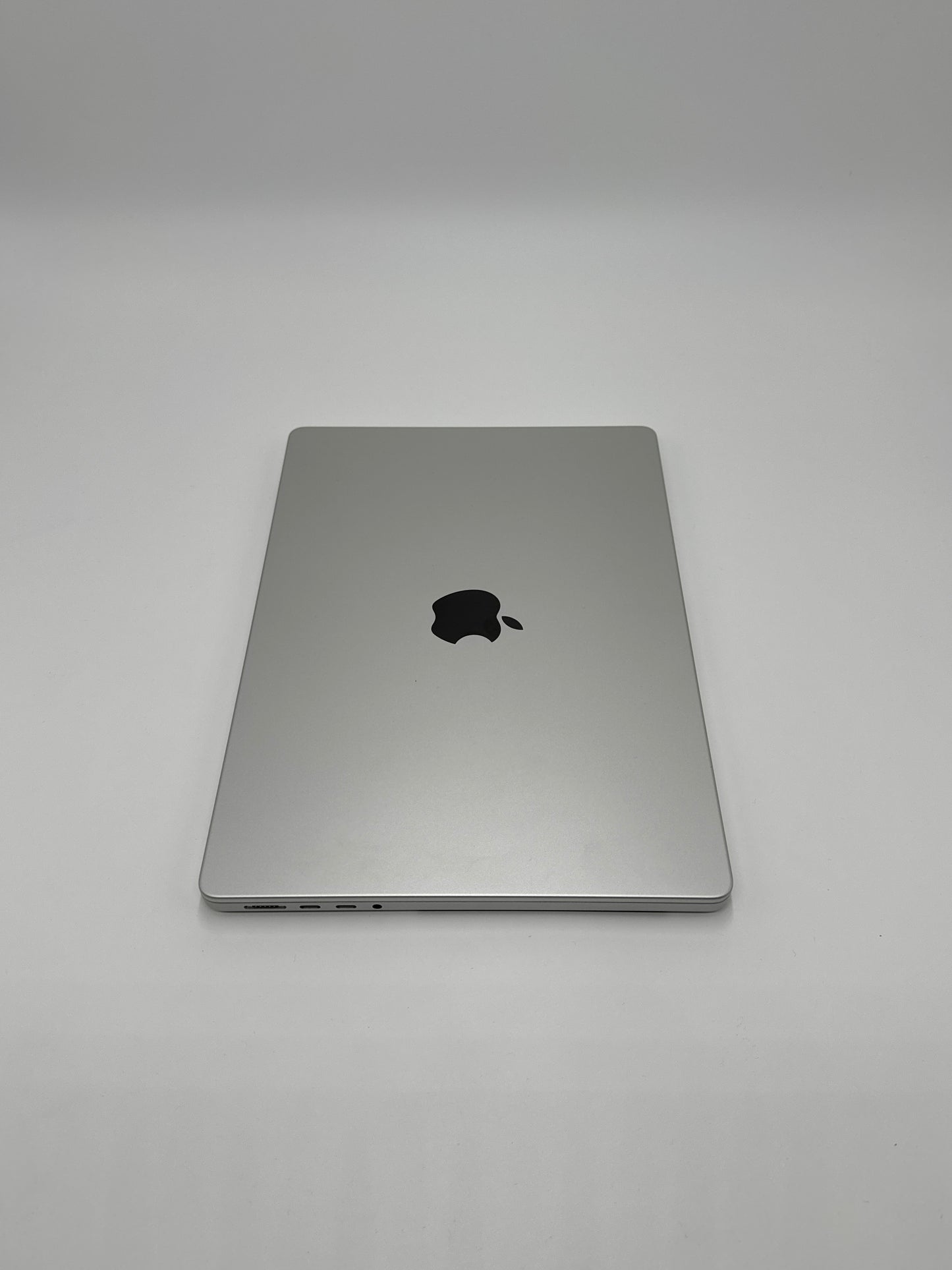 Apple MacBook Pro 14 Zoll | M3 Pro | 2023 | 1 TB SSD | 18 GB RAM | Silber