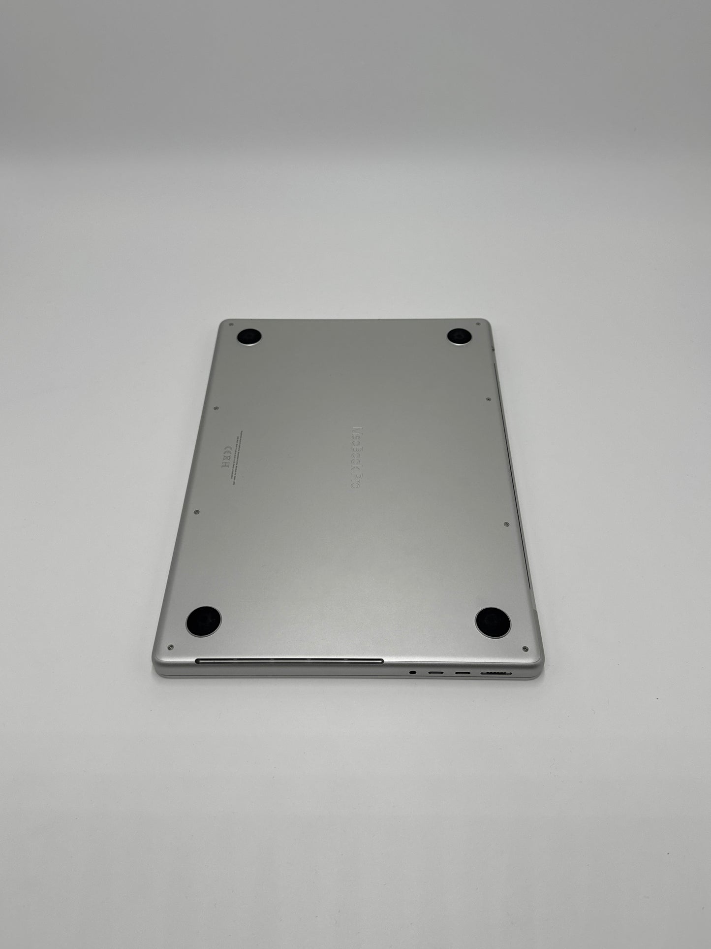 Apple MacBook Pro 14 Zoll | M3 Pro | 2023 | 1 TB SSD | 18 GB RAM | Silber