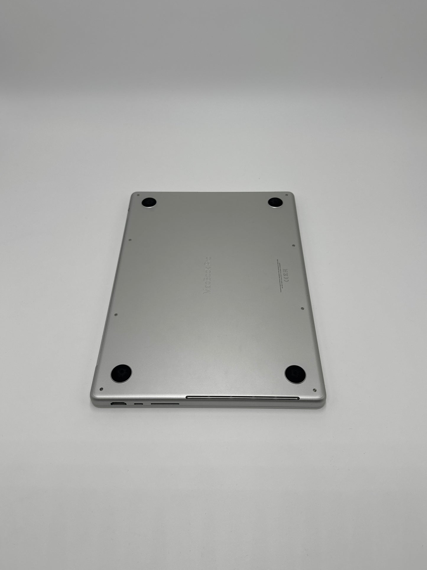 Apple MacBook Pro 14 Zoll | M3 Pro | 2023 | 1 TB SSD | 18 GB RAM | Silber