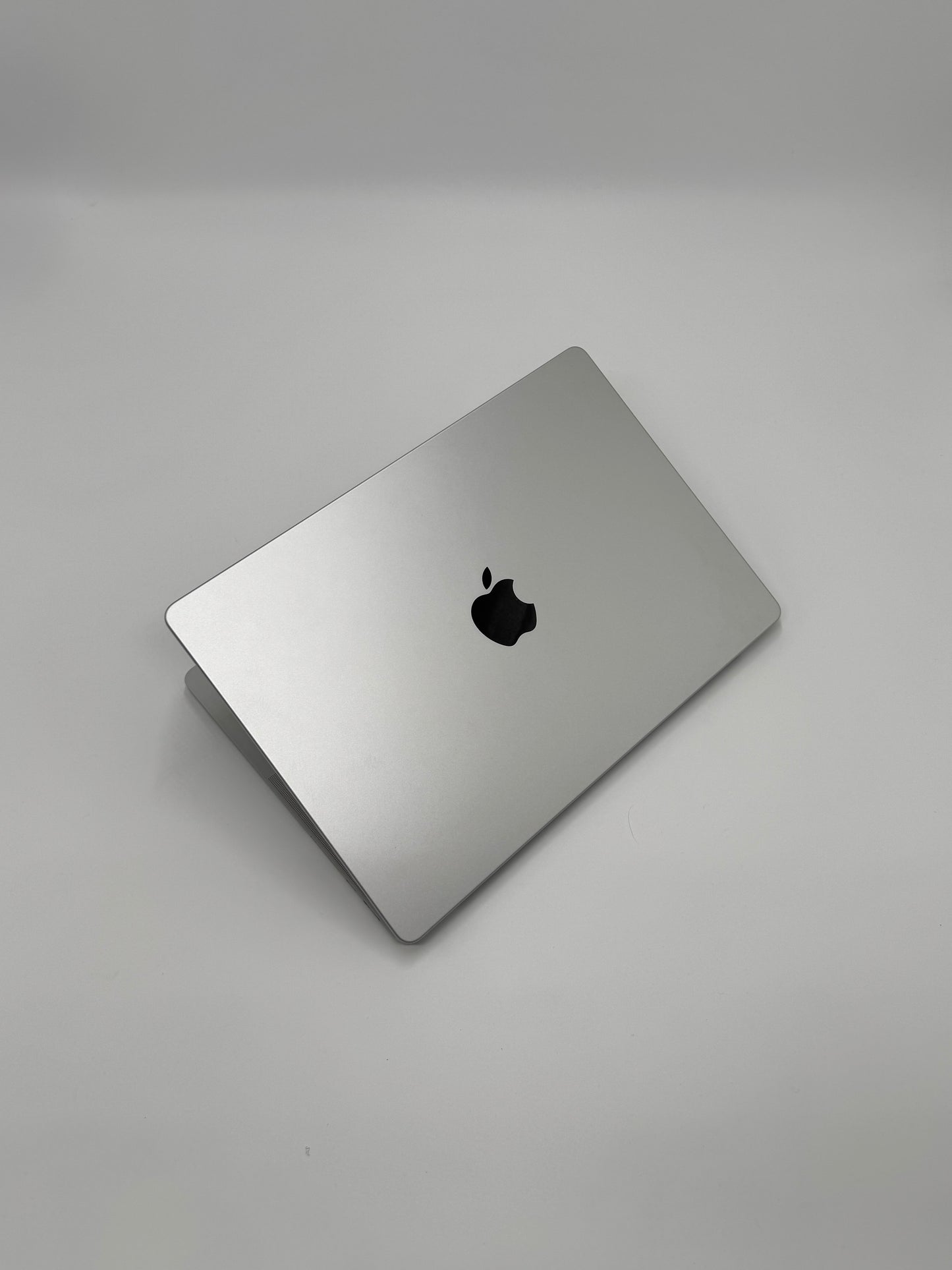 Apple MacBook Pro 14 Zoll | M3 Pro | 2023 | 1 TB SSD | 18 GB RAM | Silber