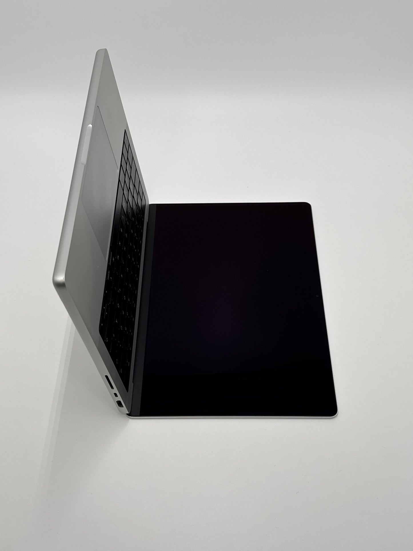 Apple MacBook Pro 14 Zoll | M3 Pro | 2023 | 1 TB SSD | 18 GB RAM | Silber