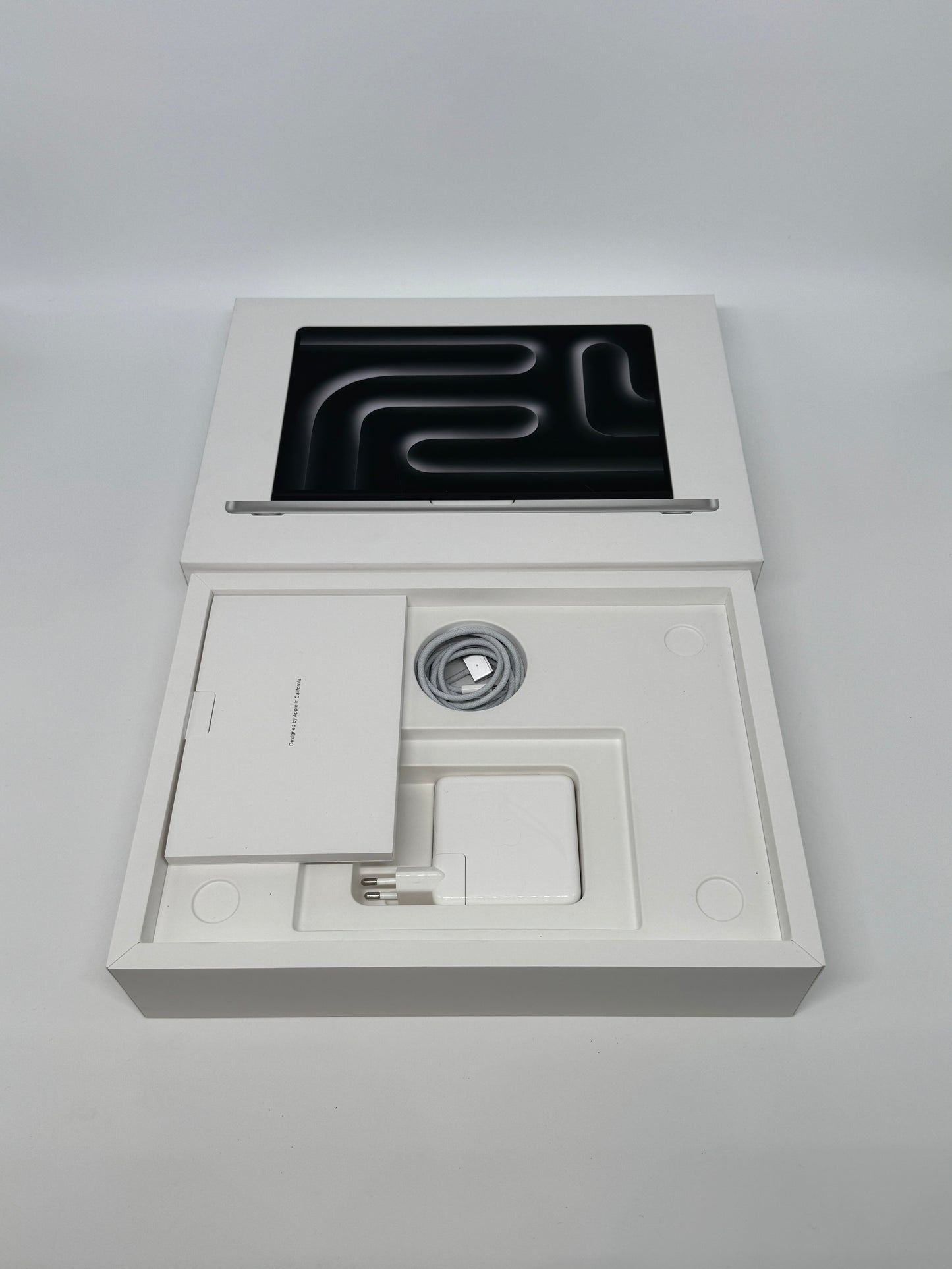 Apple MacBook Pro 14 Zoll | M3 Pro | 2023 | 1 TB SSD | 18 GB RAM | Silber