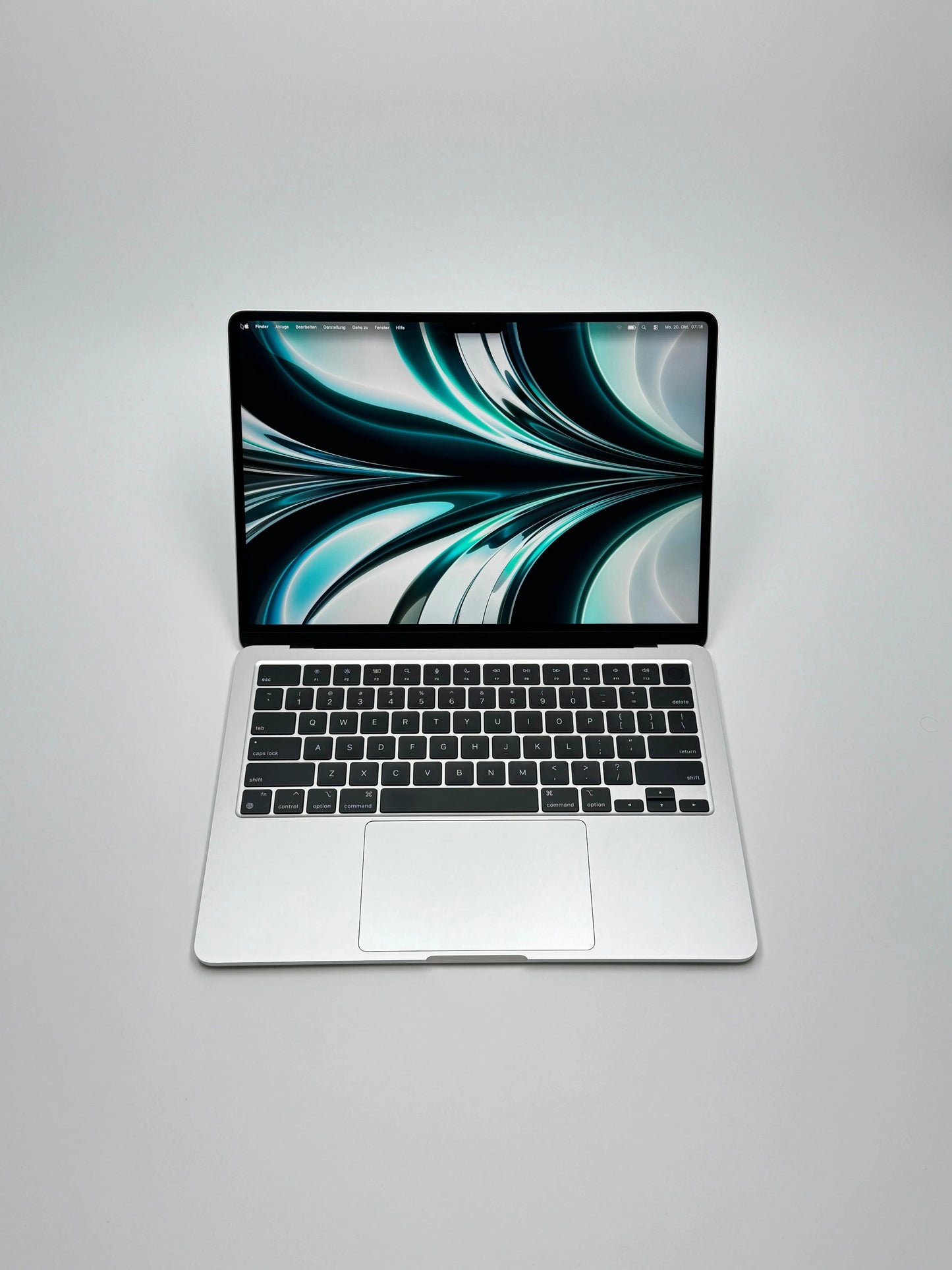 Apple MacBook Air 13,6 Zoll | M2 CPU | 2022 | 256 GB SSD | 8 GB RAM | Silber - D&S Resell GbR