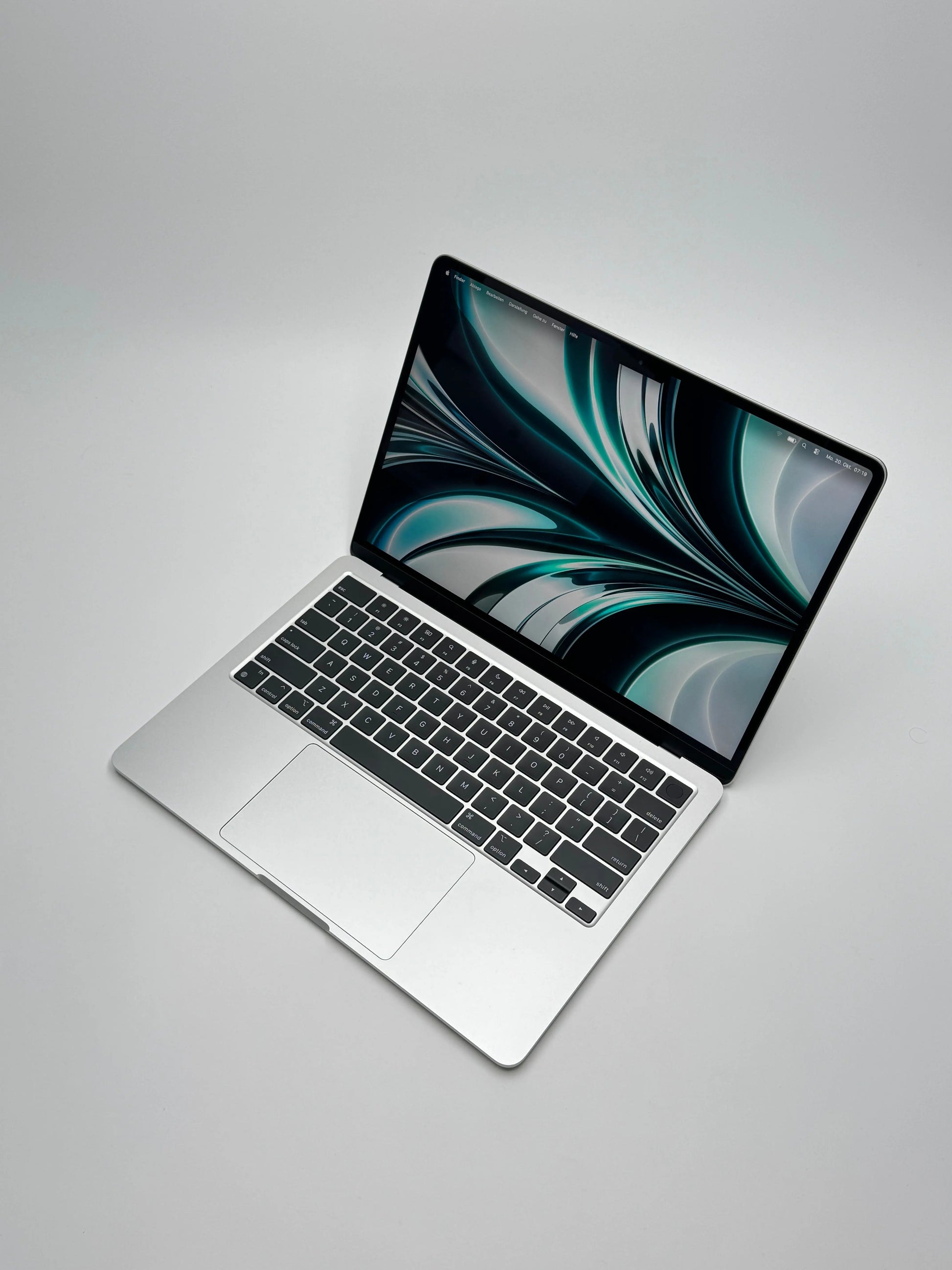 Apple MacBook Air 13,6 Zoll | M2 CPU | 2022 | 256 GB SSD | 8 GB RAM | Silber - D&S Resell GbR