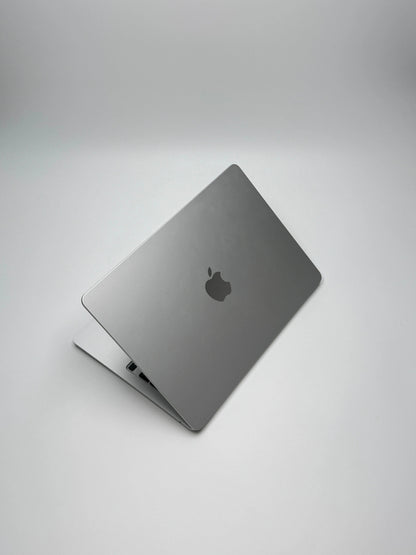 Apple MacBook Air 13,6 Zoll | M2 CPU | 2022 | 256 GB SSD | 8 GB RAM | Silber - D&S Resell GbR