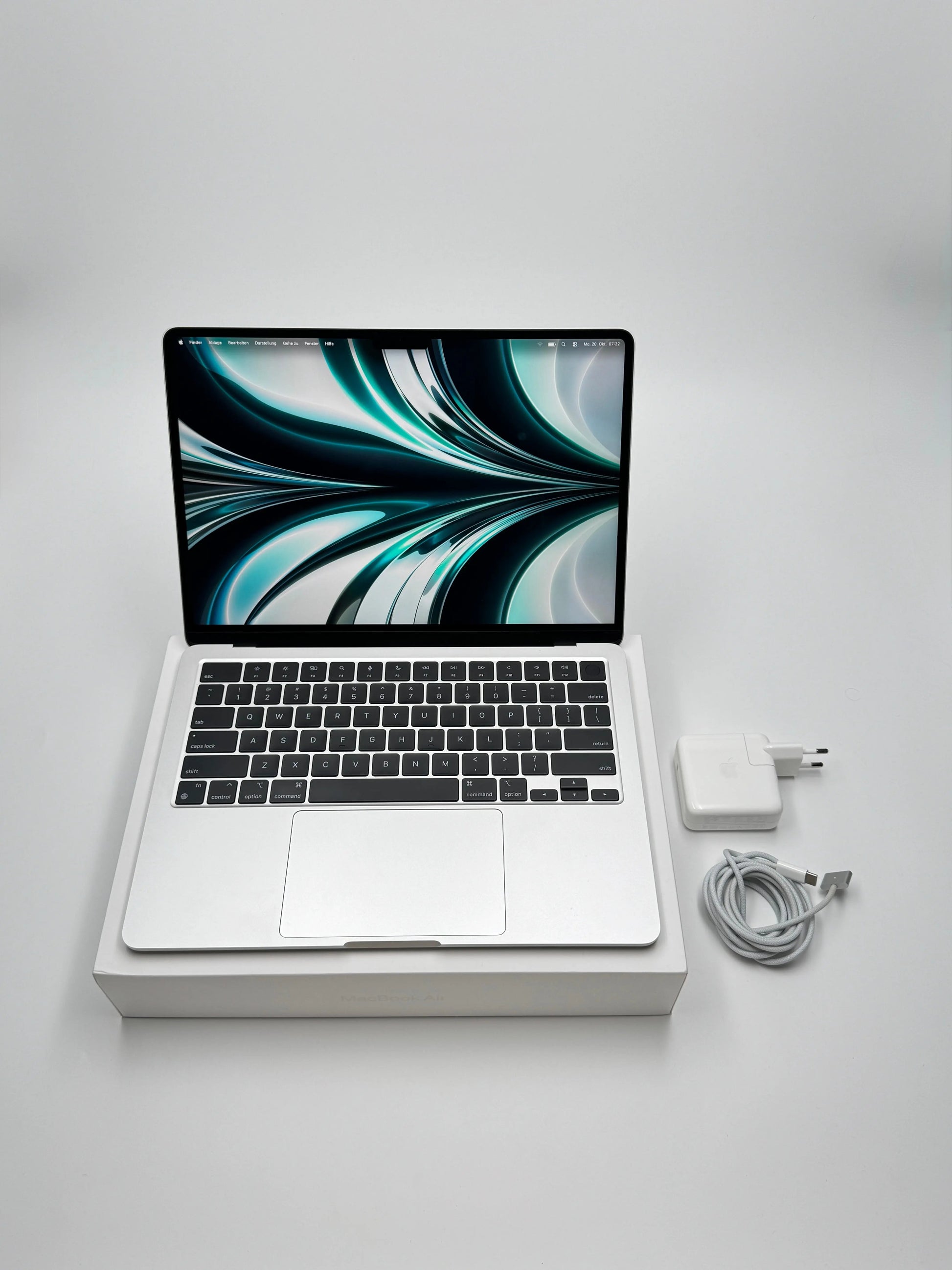 Apple MacBook Air 13,6 Zoll | M2 CPU | 2022 | 256 GB SSD | 8 GB RAM | Silber - D&S Resell GbR